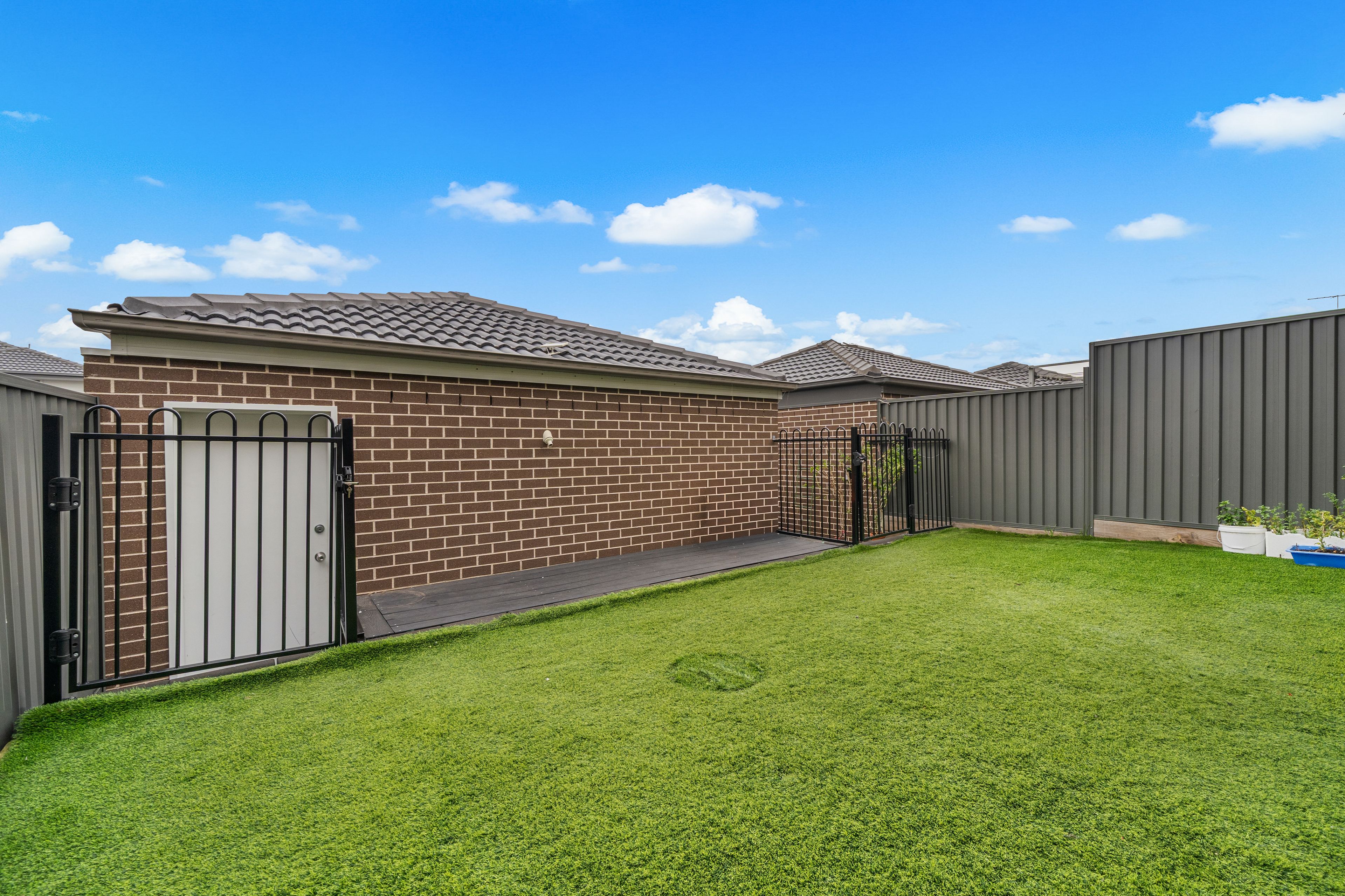 27 Ray Simpson Avenue — photo 13 of 14