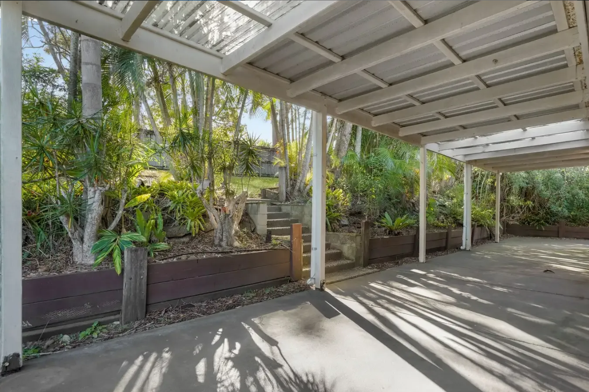 27 Barrine Drive — photo 13 of 14