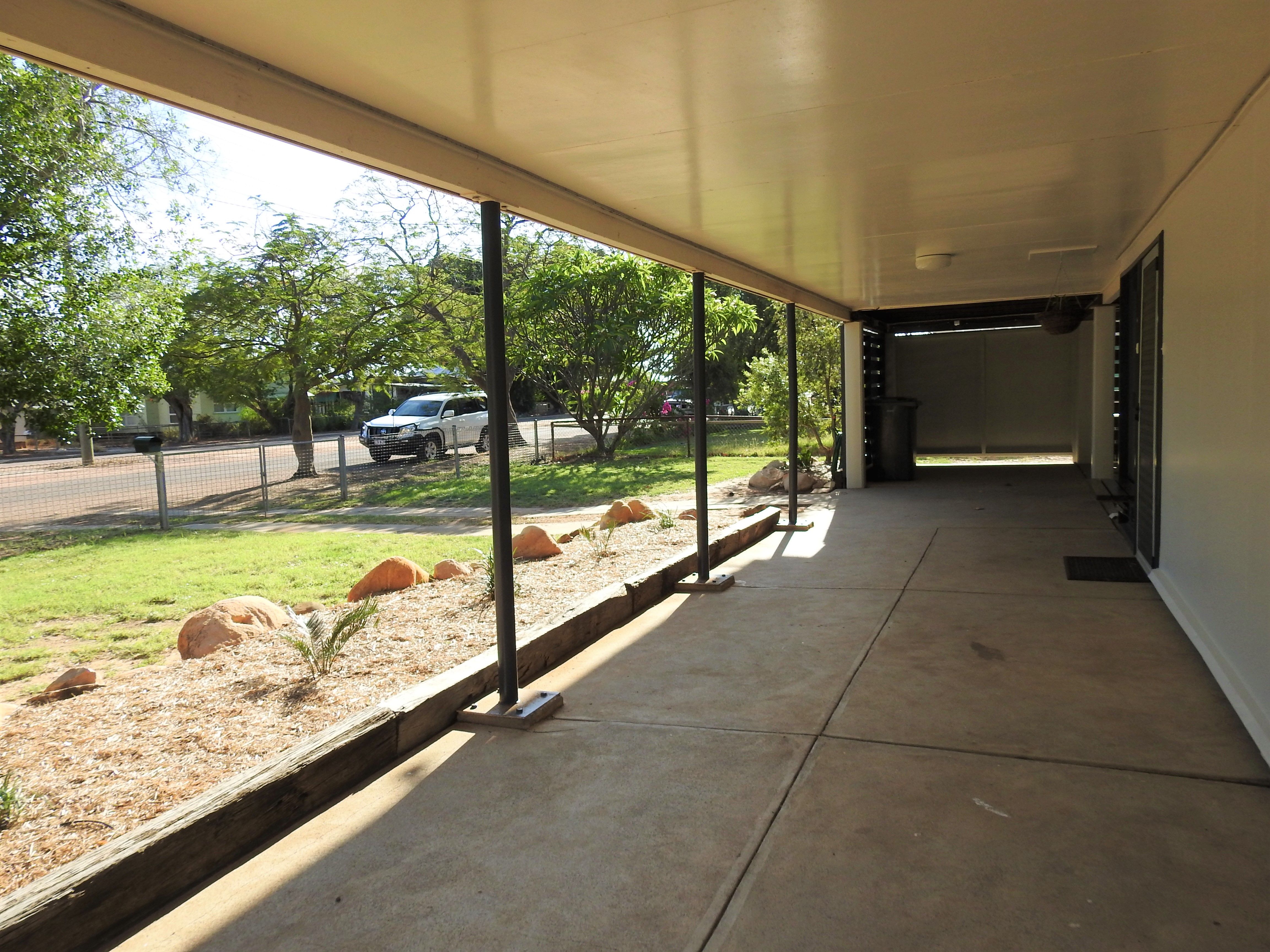 60 Wompoo Road, Longreach, QLD 4730