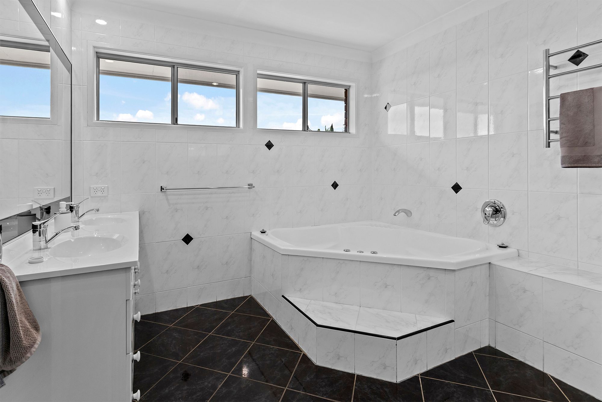 28 Yalumba Street — photo 13 of 23
