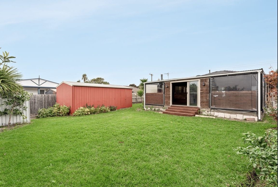 29 Luscombe Avenue — photo 9 of 9