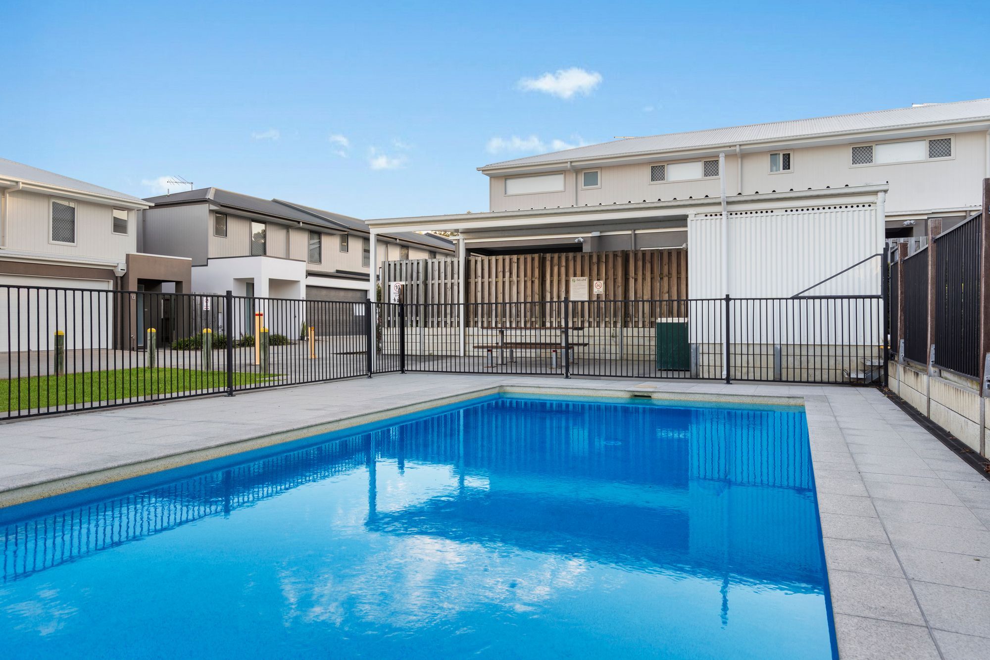42/7 Chelmsford Road — photo from Ray White North Lakes