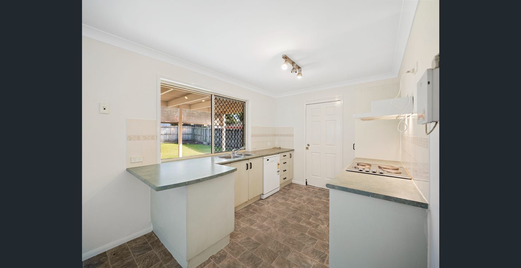 10 Geaney Boulevard, Crestmead, QLD 4132