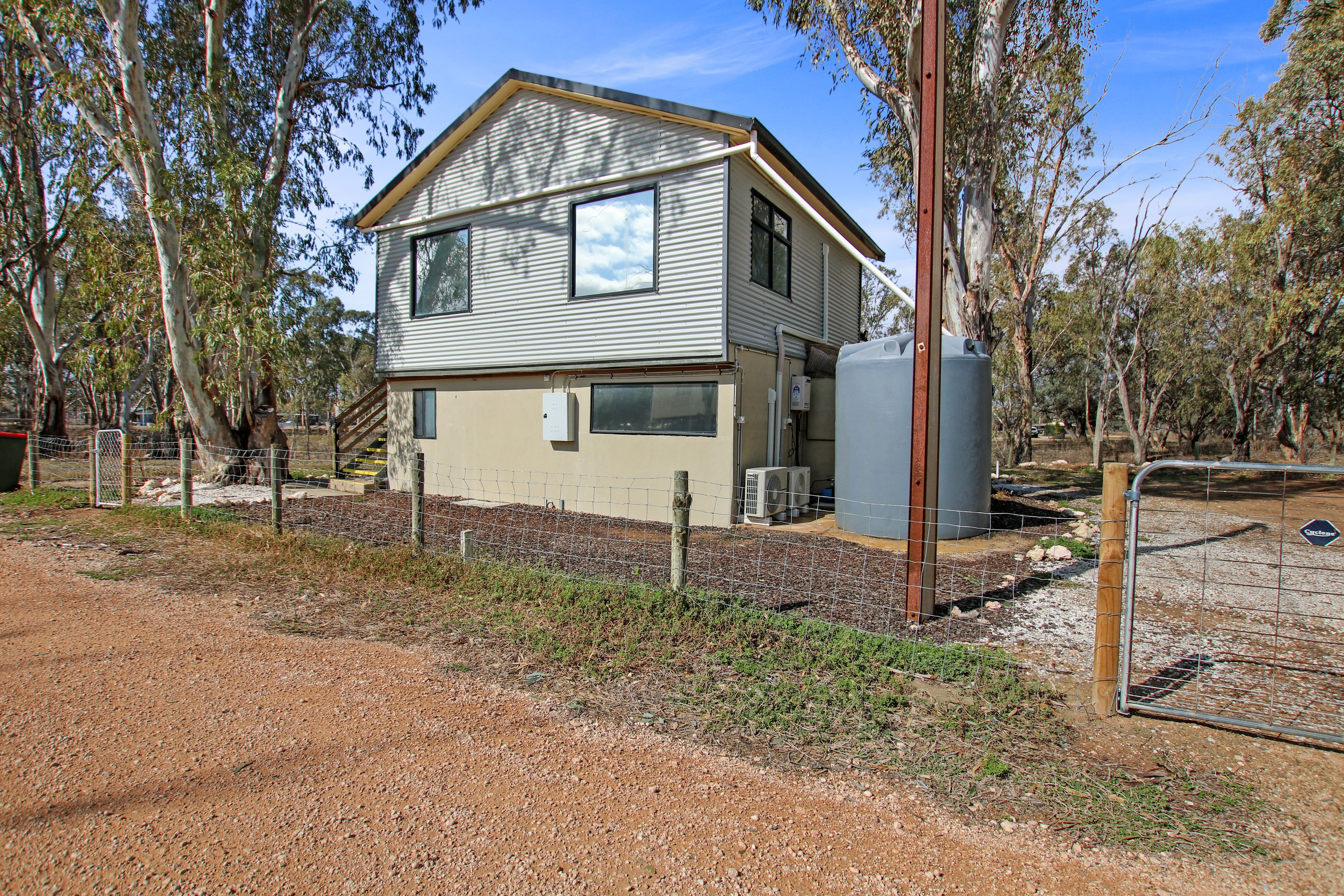 2 Docs Drive, Blanchetown, SA 5357