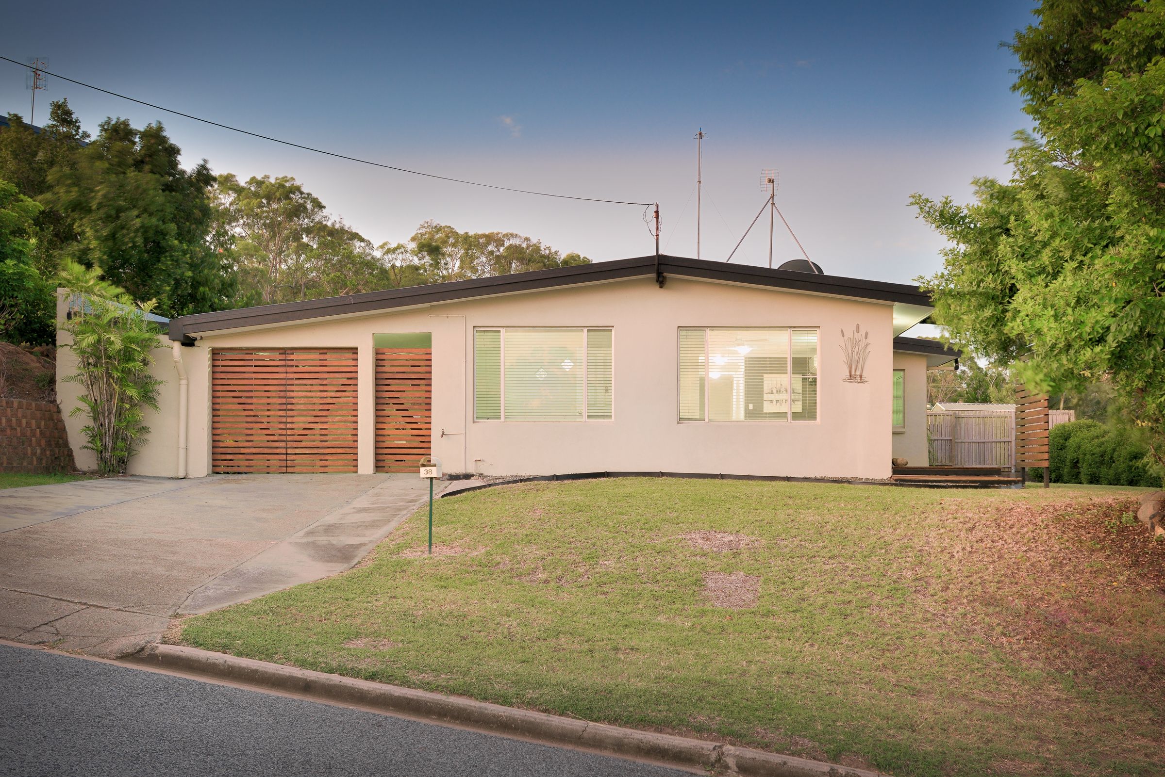 38 Illawarra Drive, Kin Kora QLD 4680
