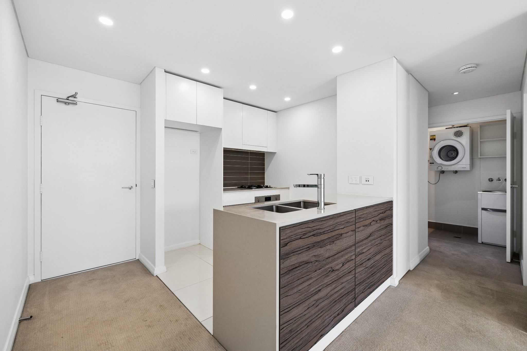 527/43 Amalfi Drive — photo 4 of 19