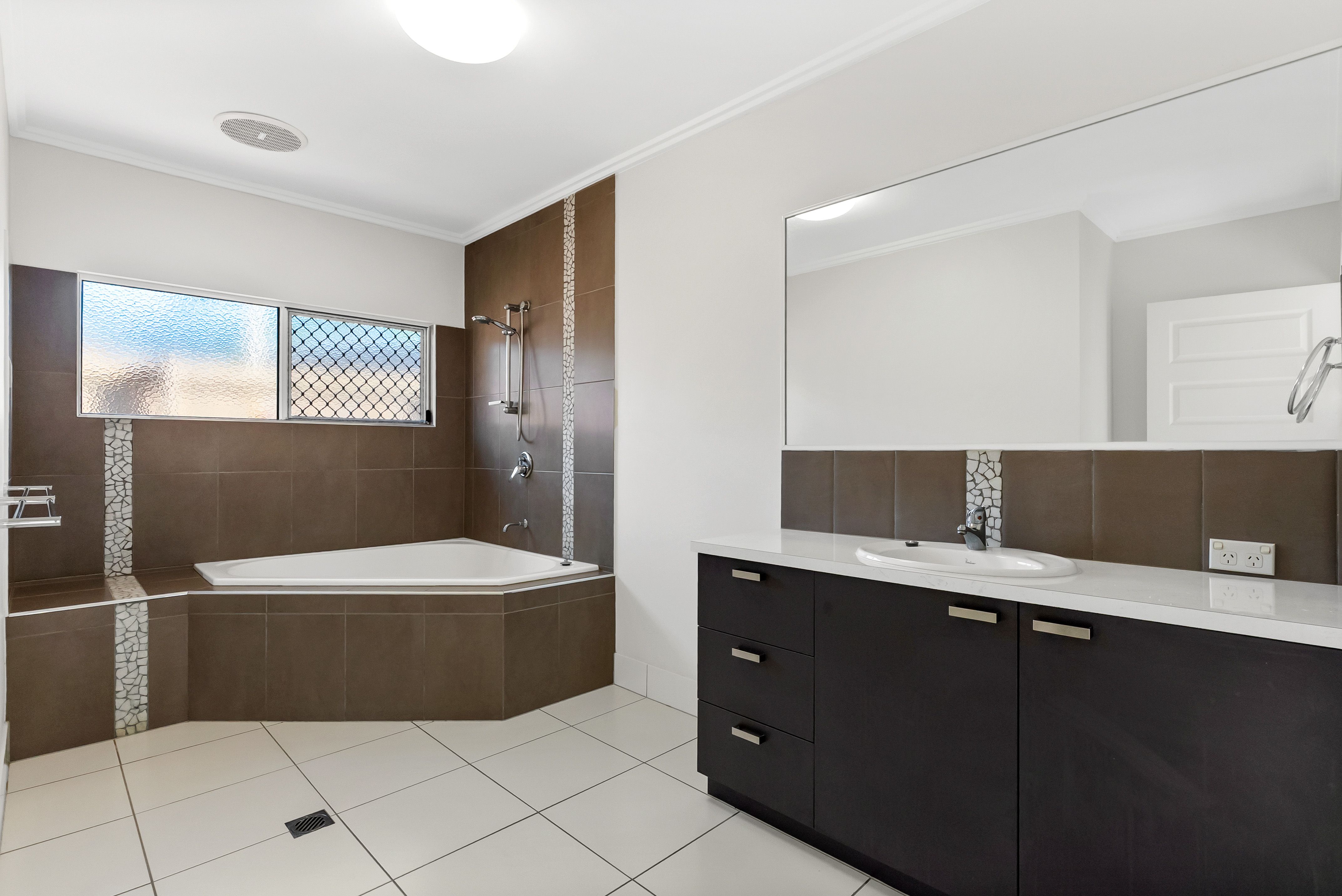 17 Roderick Street — photo 22 of 29