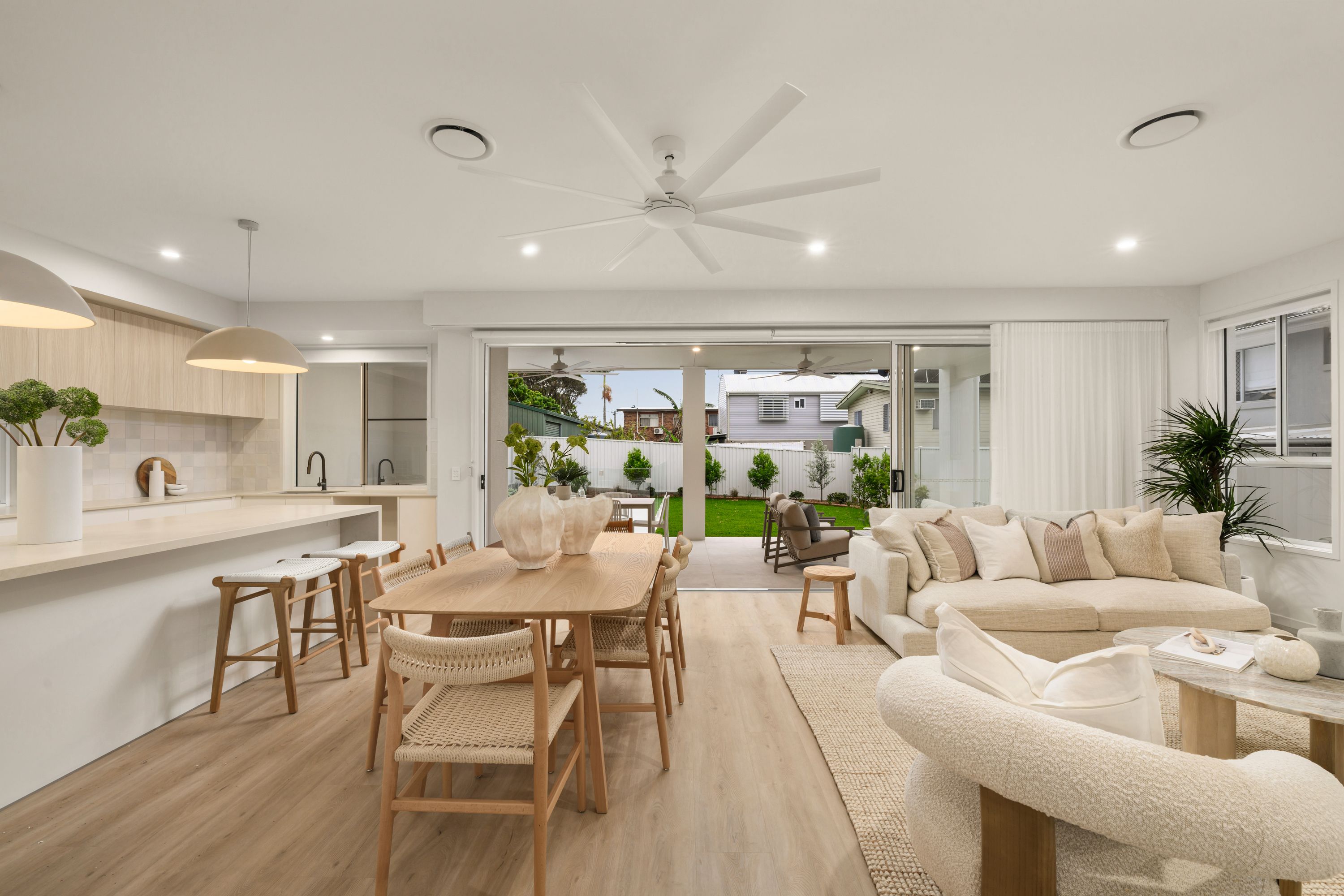 2/2 Teewah Street — photo 6 of 30
