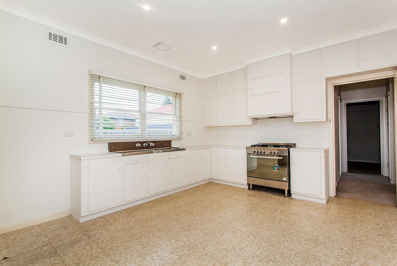 42 Lower Dandenong Road, Mentone, VIC 3194