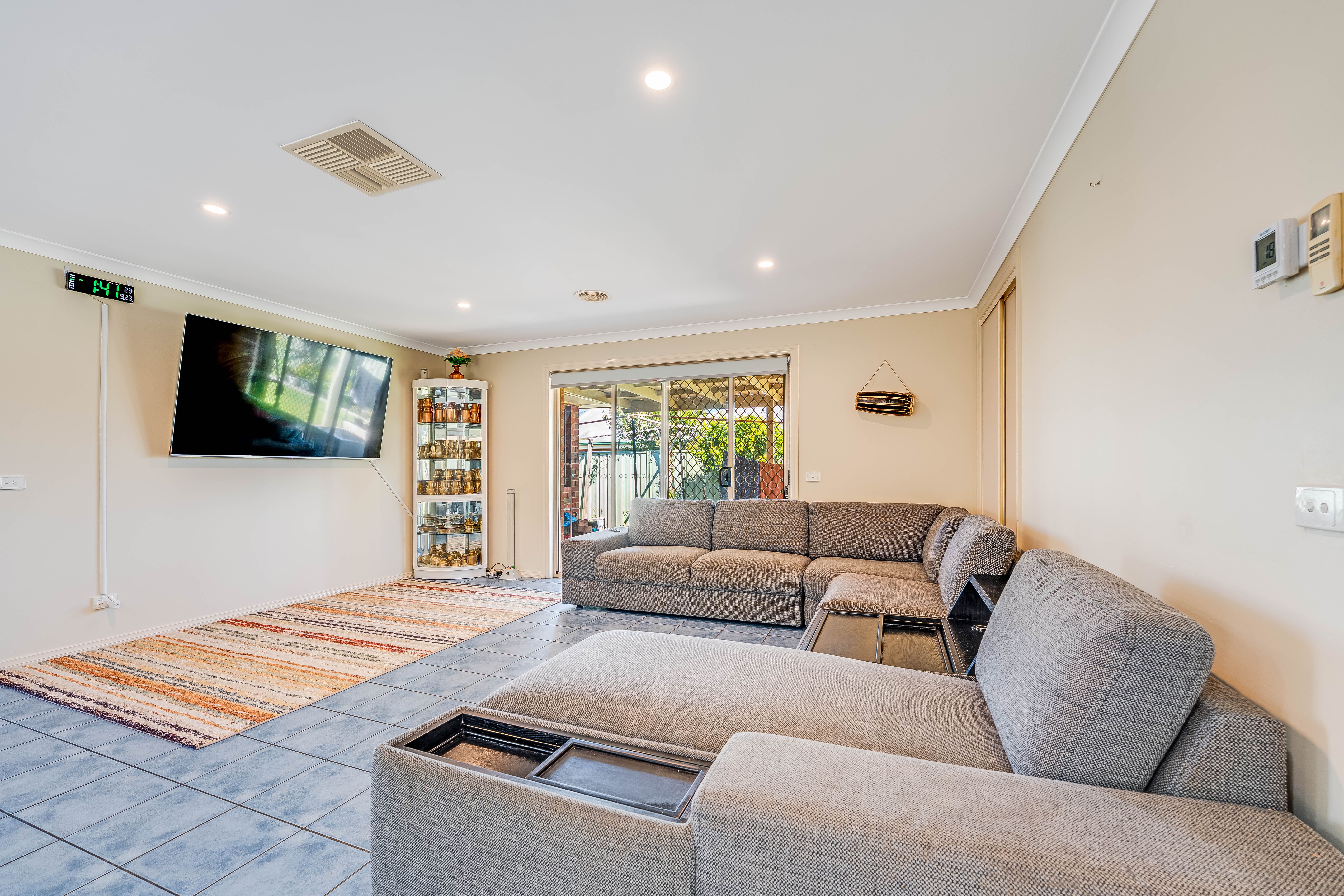 529 Iluka Crescent — photo 8 of 30
