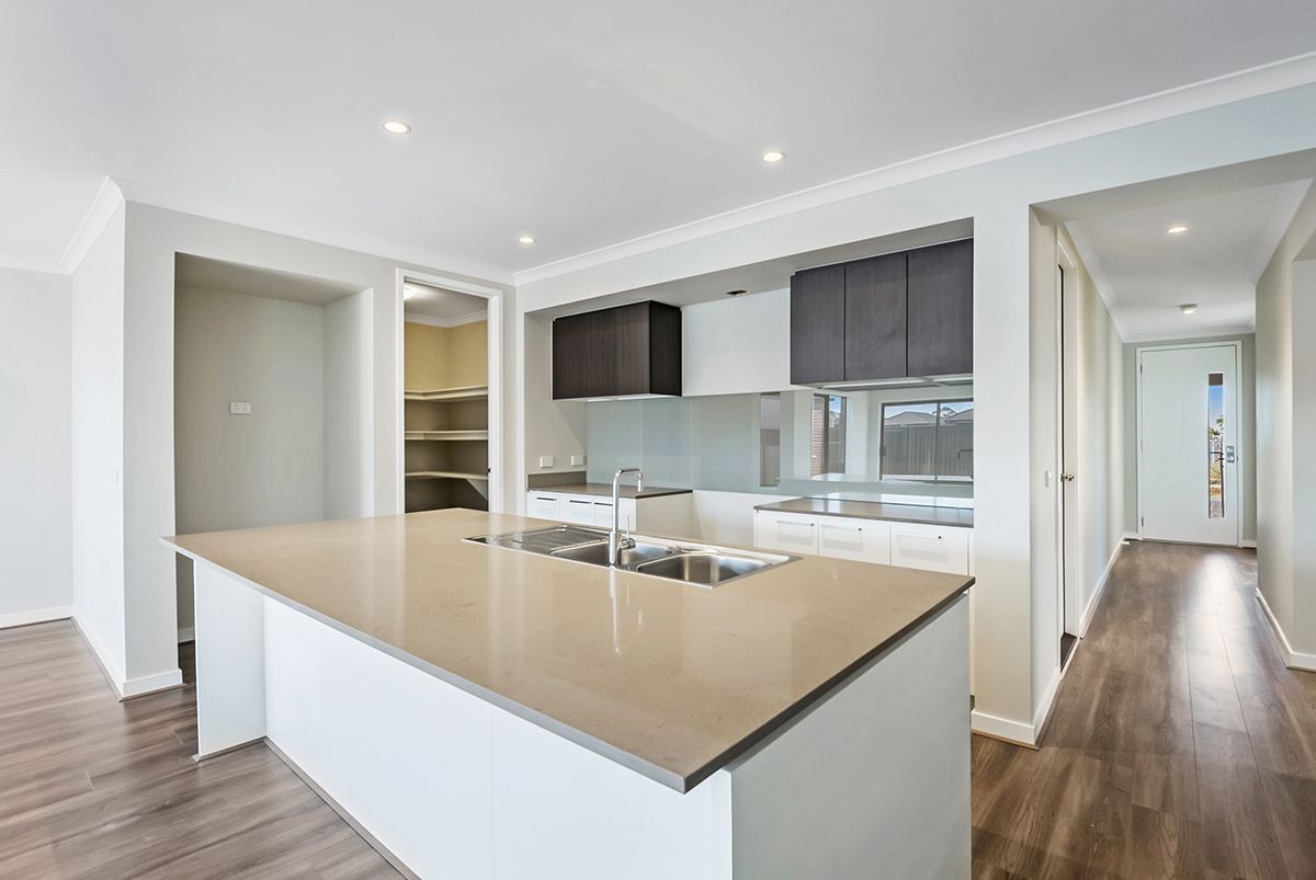 22 Featherwood Crescent, Craigieburn, VIC 3064