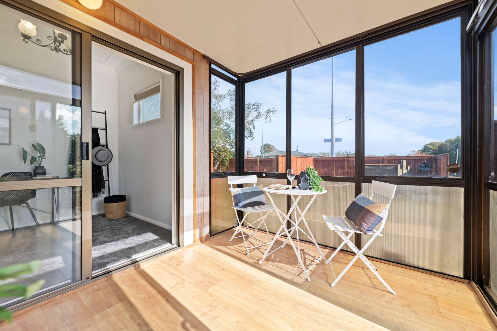 327 Botanical Road photo 10