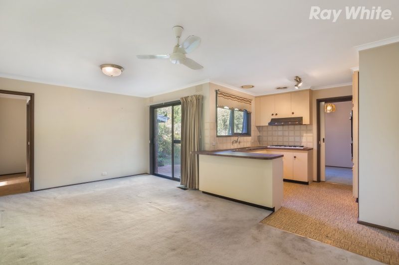8 Crossman Drive, Croydon Hills, VIC 3136