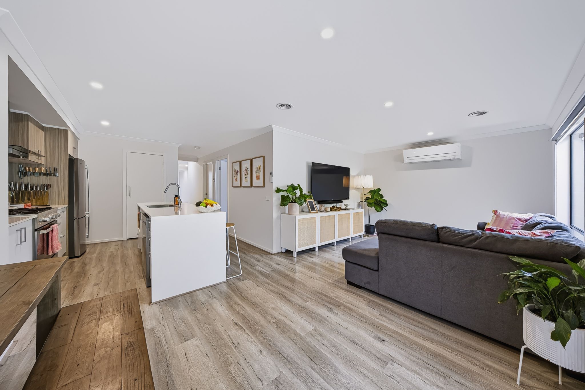 9 Venetia Way — photo 4 of 12