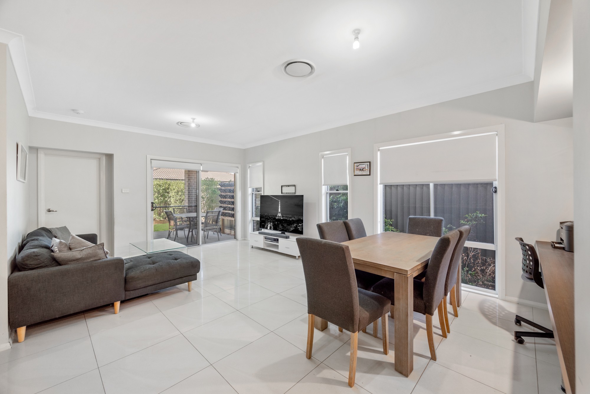 42 Montague Drive, JORDAN SPRINGS, NSW 2747