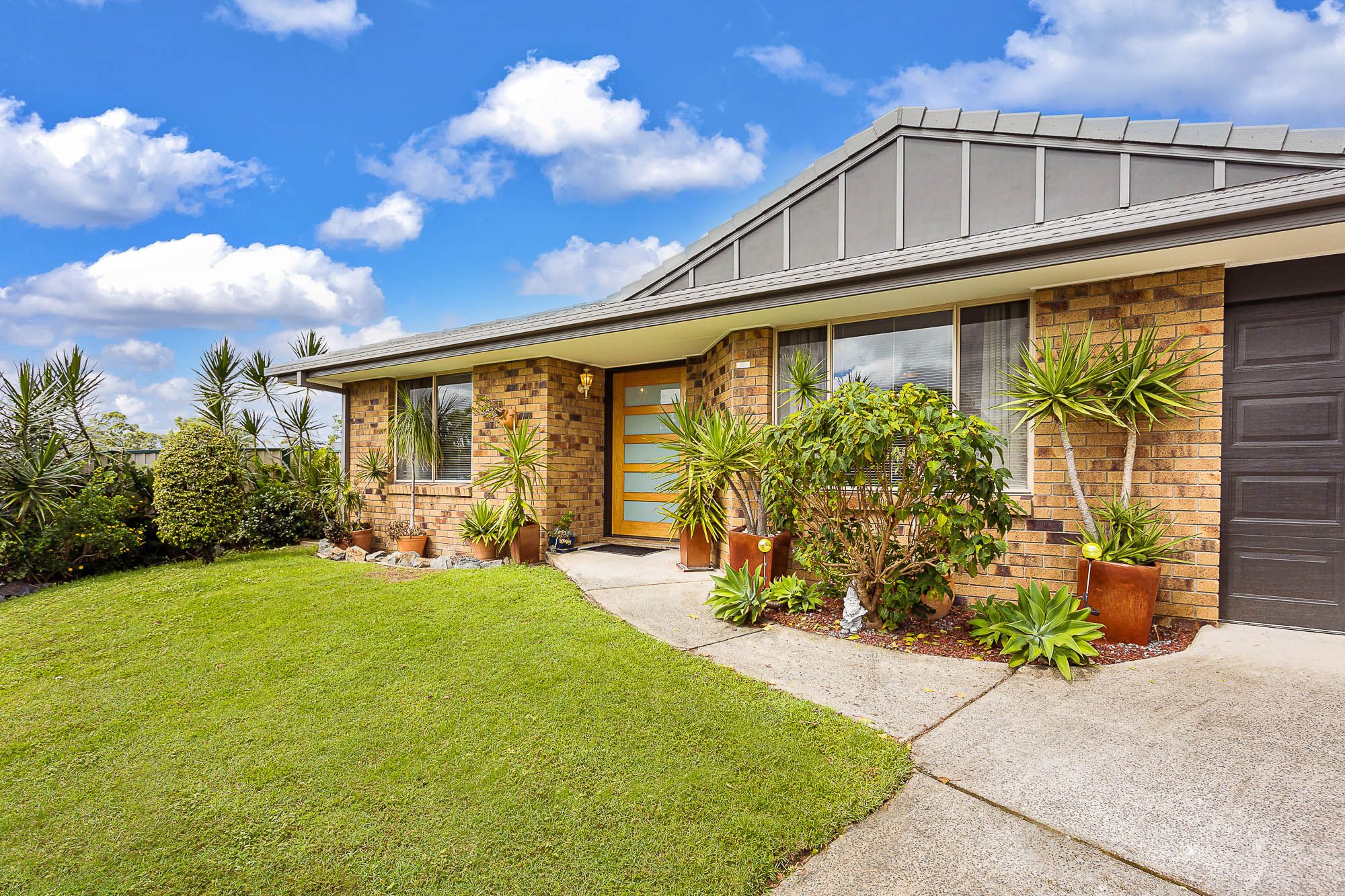152 Alexander Drive, Highland Park, QLD 4211