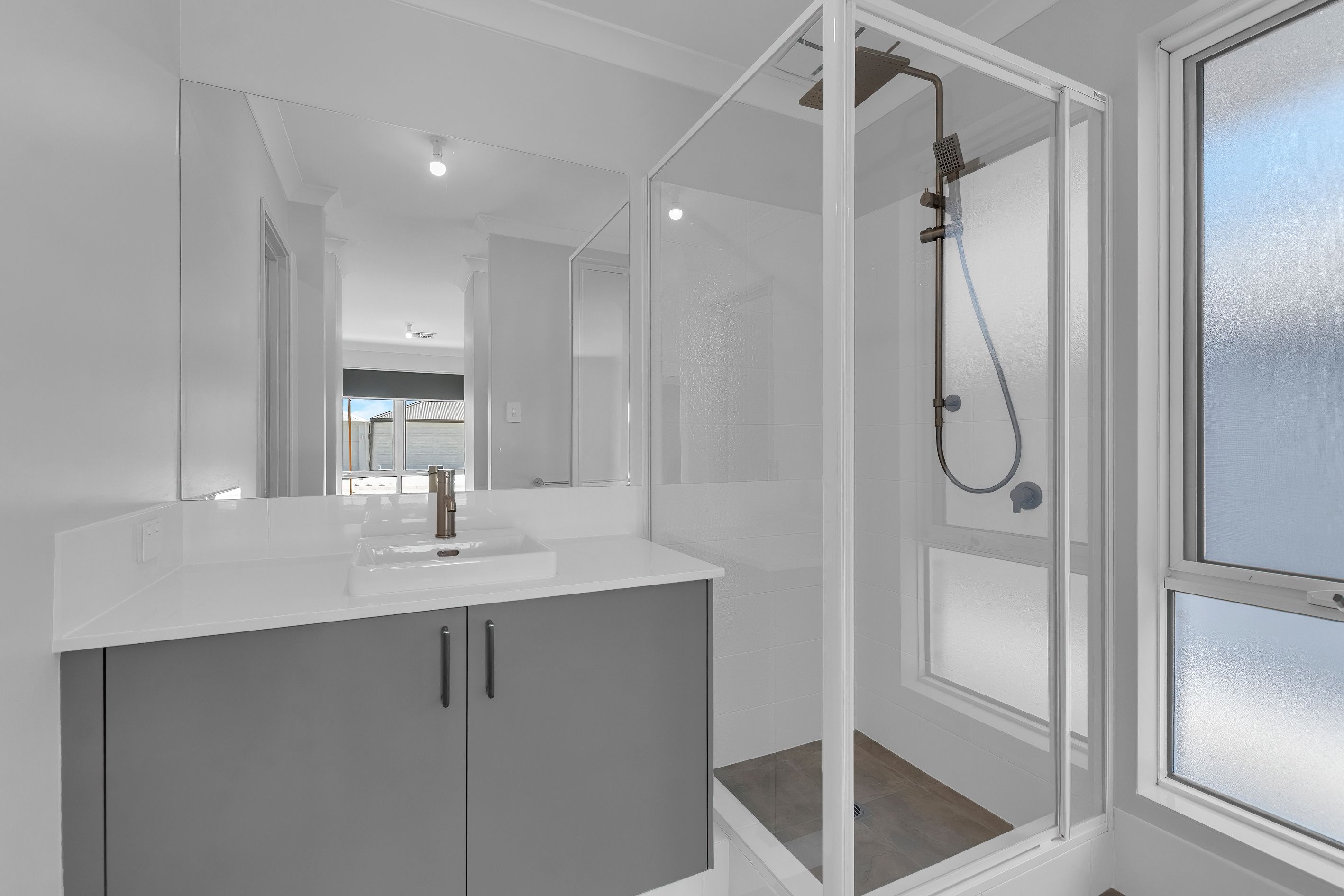 34 Devonport Road — photo 9 of 16