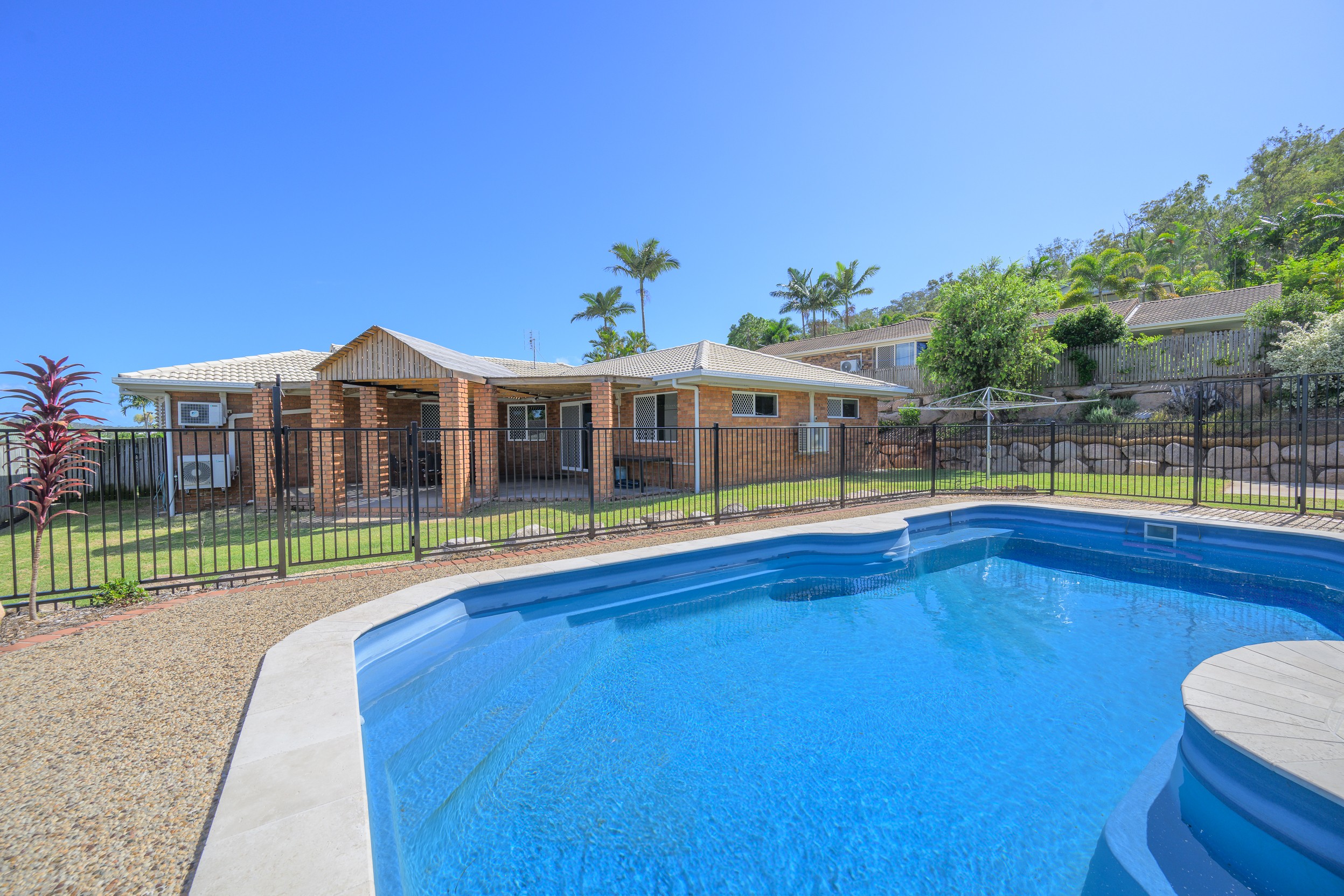 4 Selwyn Close, Telina, QLD 4680