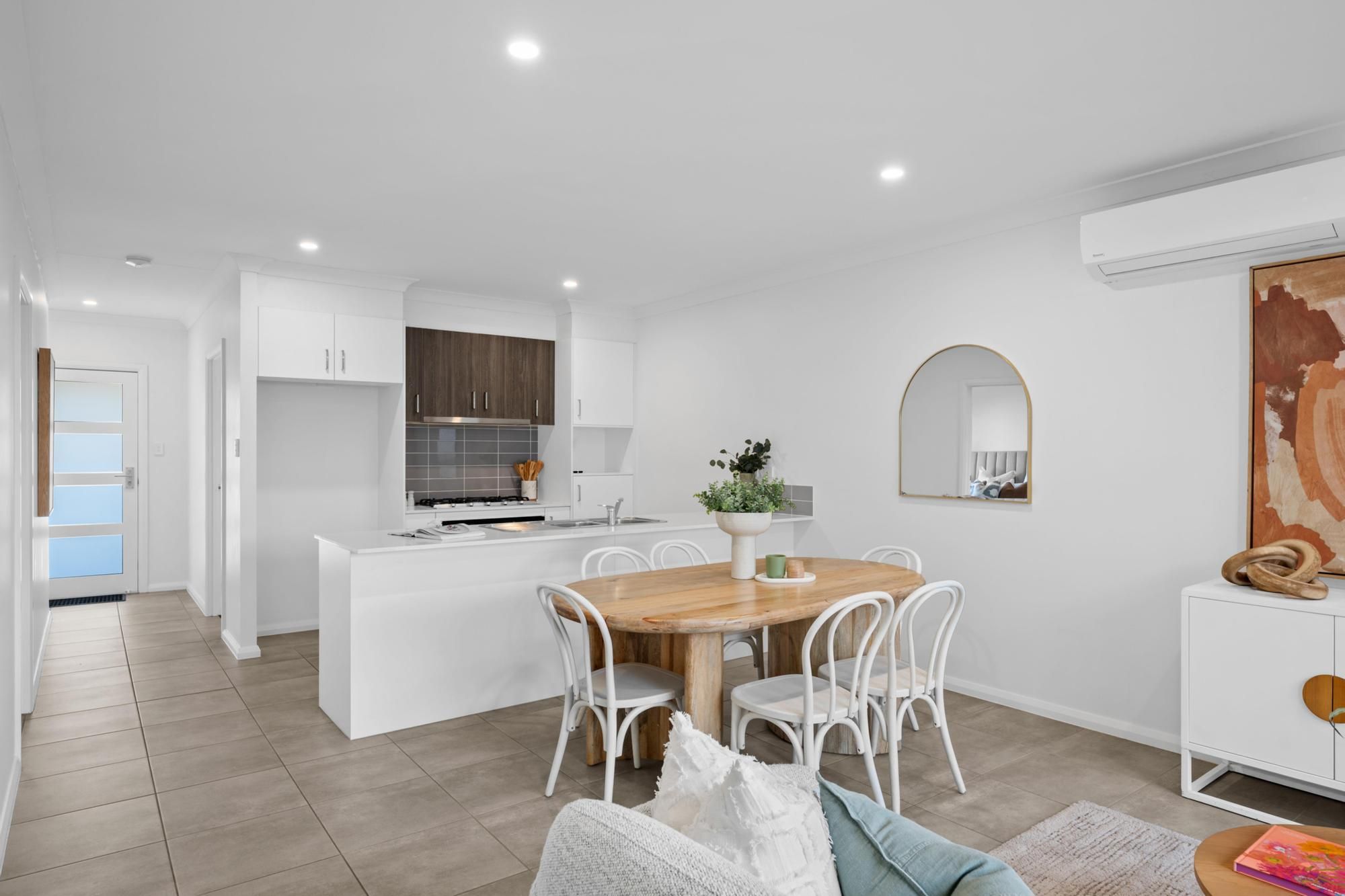 8 Torrens Parkway — photo 4 of 21