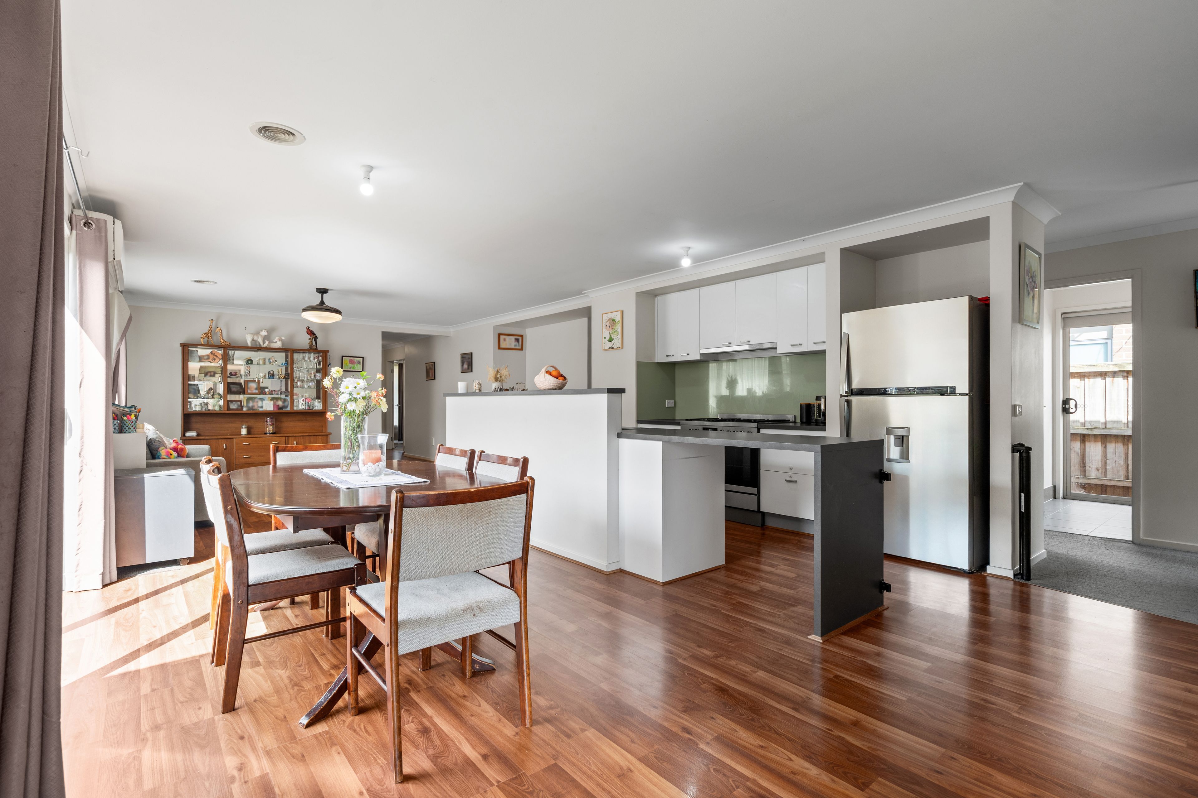 15 Stoneleigh Road — photo 7 of 23