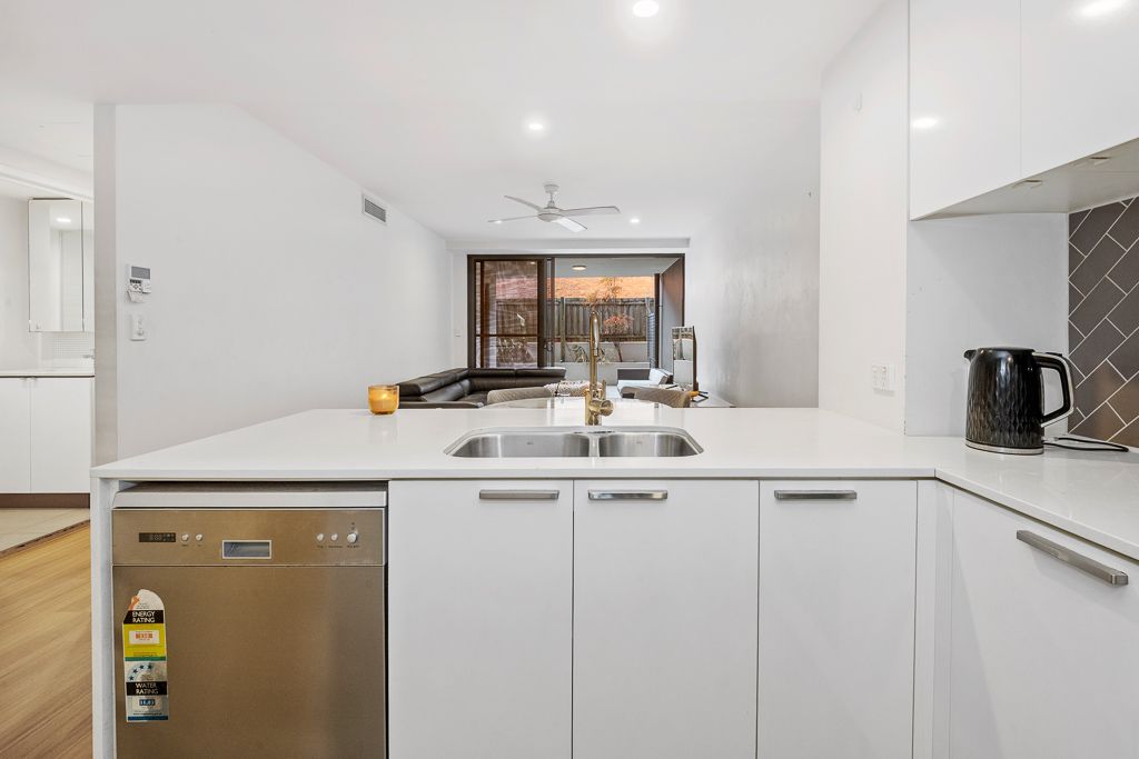 3108/35 Burdett Street — photo 5 of 24
