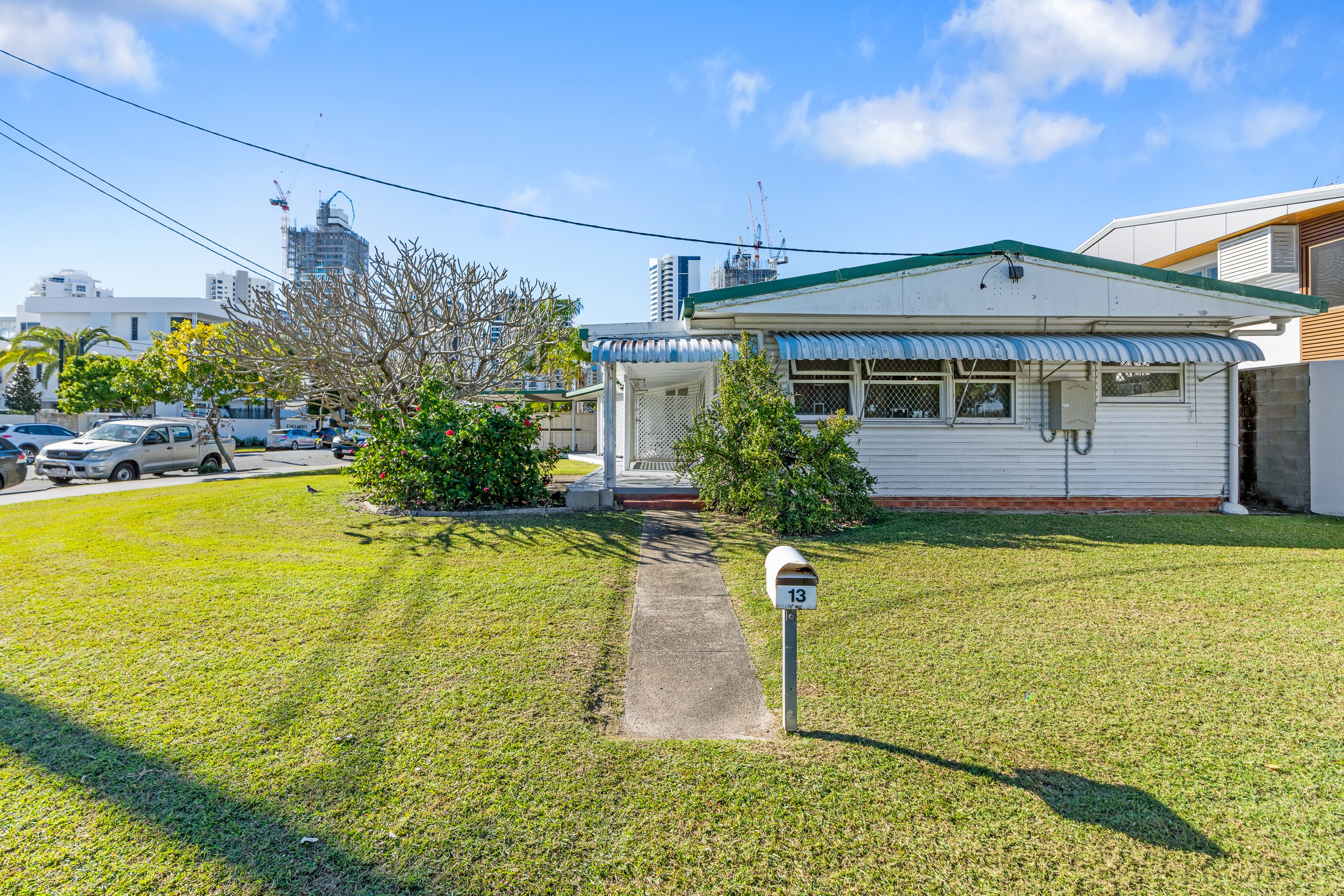 13 Rankin Parade, Main Beach, QLD 4217