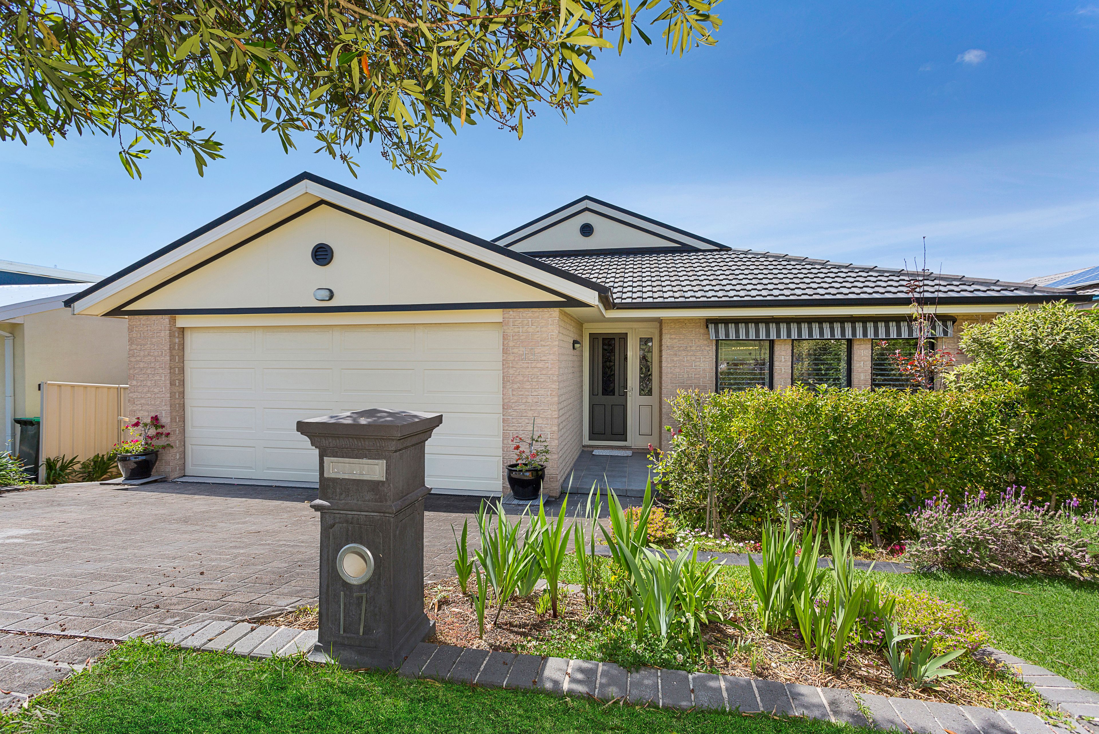 17 Hartog Court
