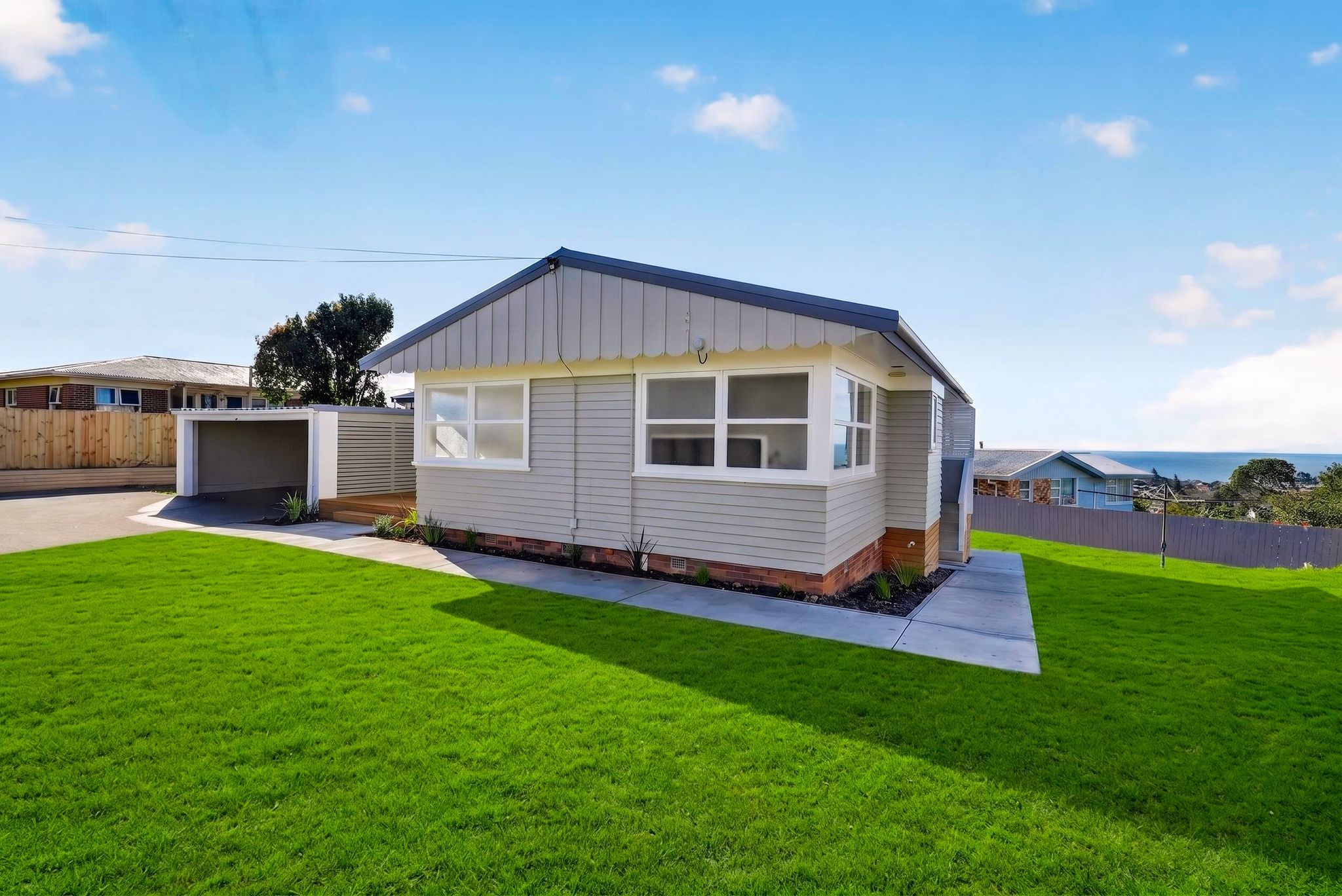313 East Coast Road, Mairangi Bay, North Shore City