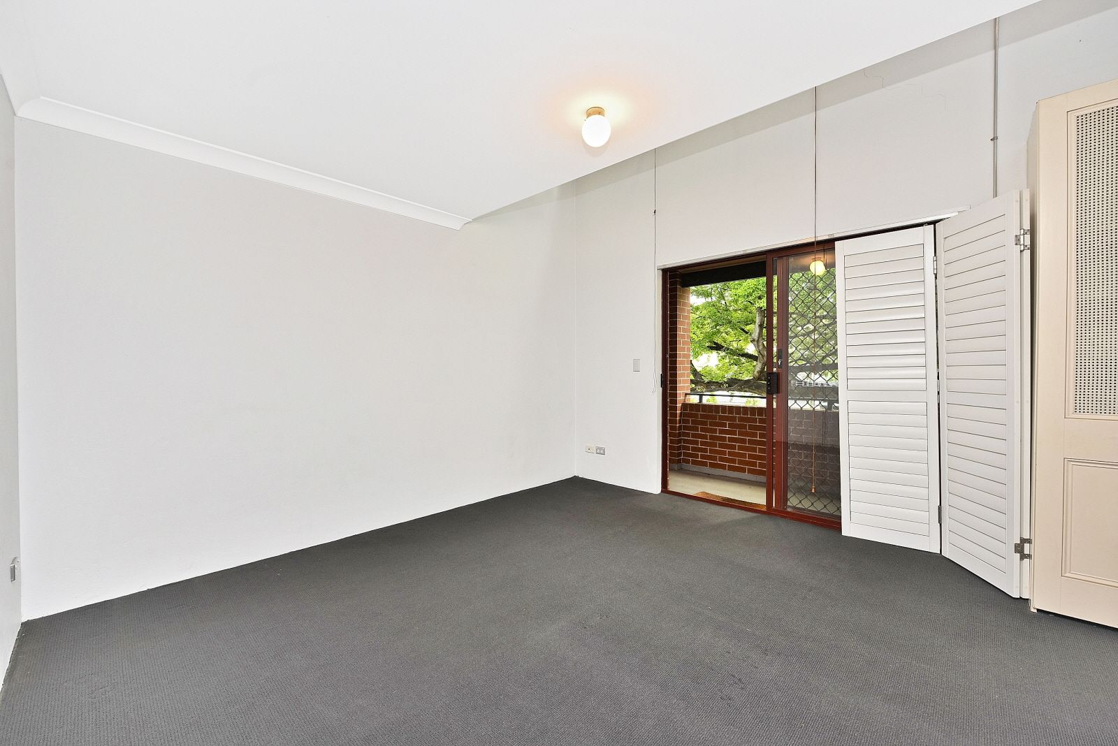 2/10 Kensington Street — photo 3 of 7