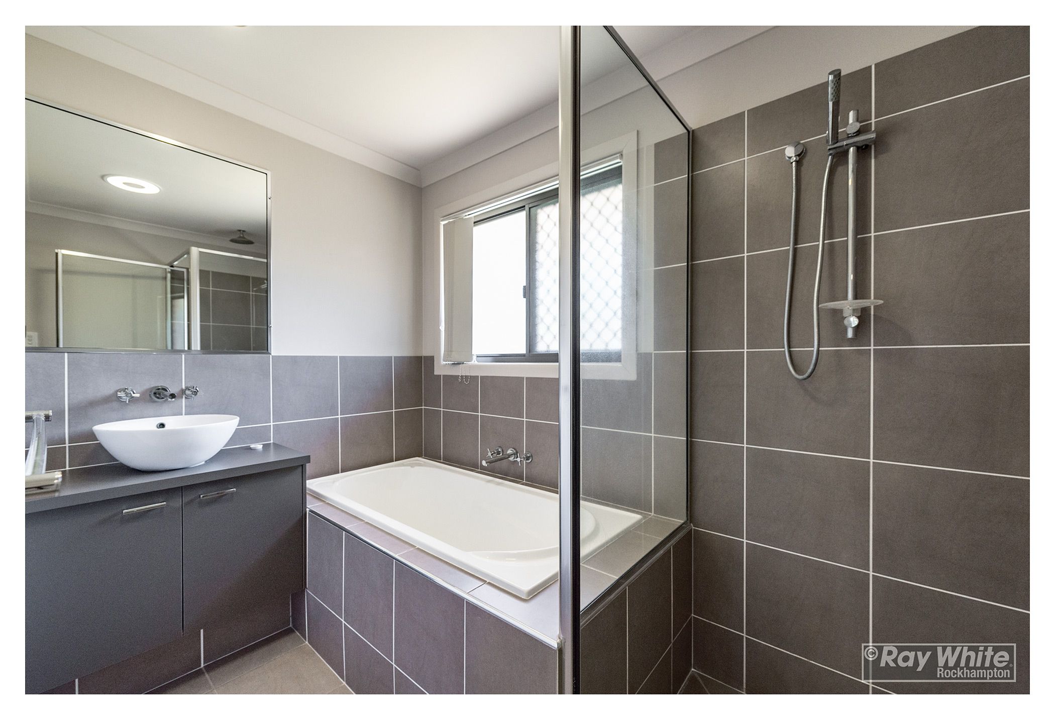 11/249 Mason Street, Koongal, QLD 4701
