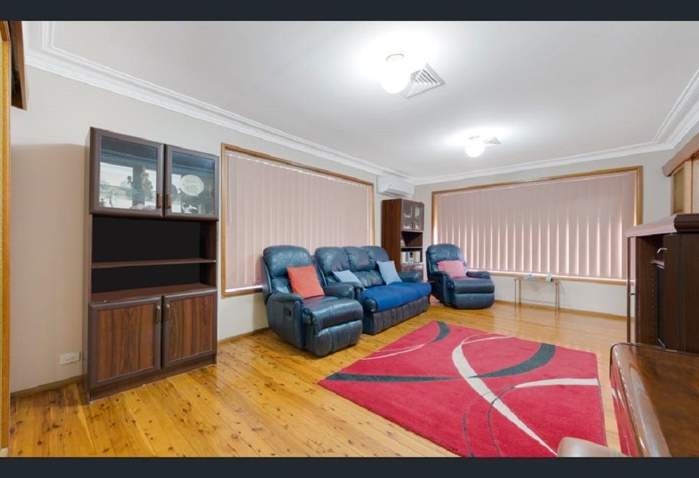 8 Treelands Avenue, Ingleburn, NSW 2565