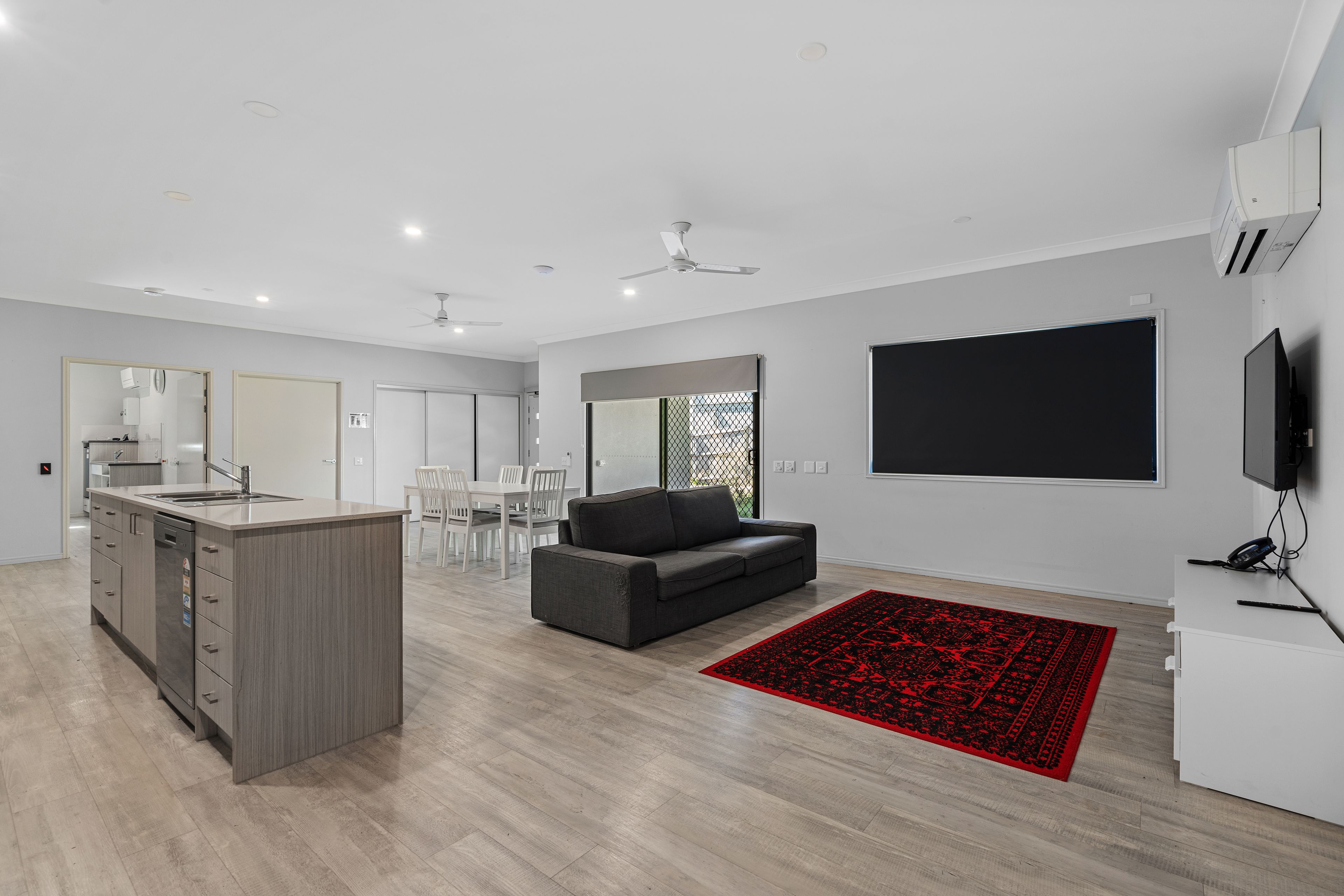 28B Lusitania Street — photo 7 of 17