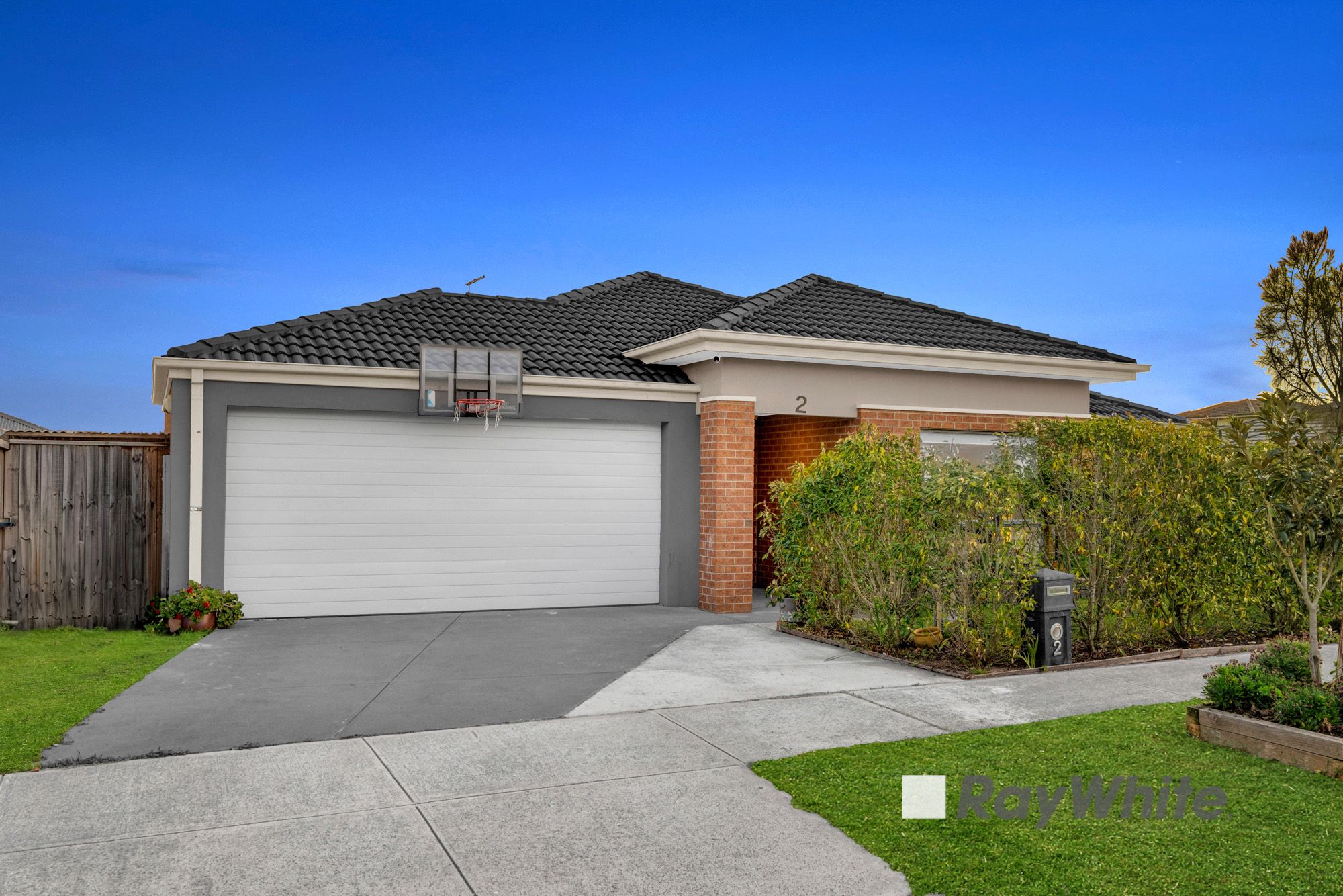 2 Symons Street, Cranbourne East VIC 3977