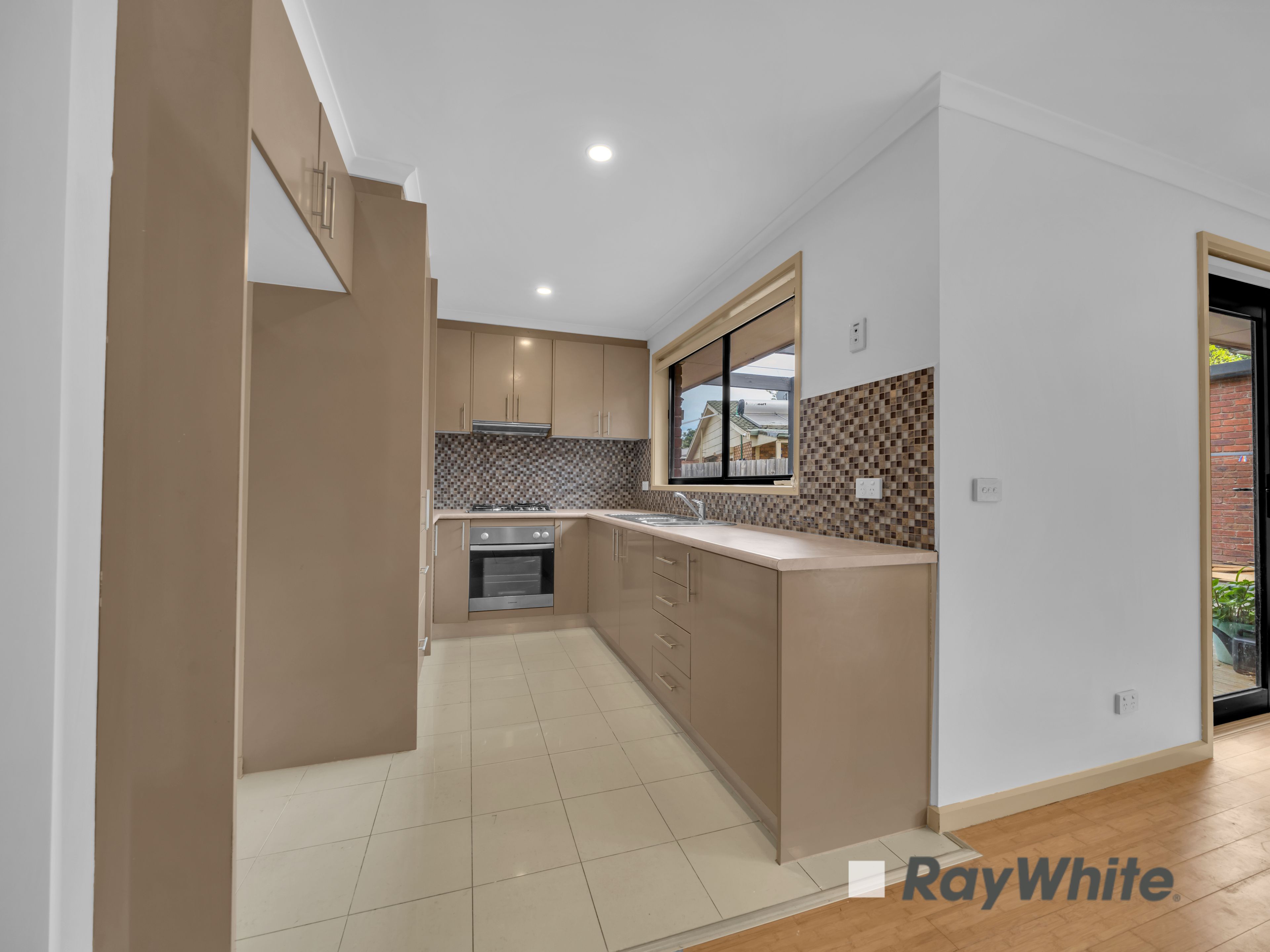 3/30-32 Blackwood Drive — photo 5 of 11