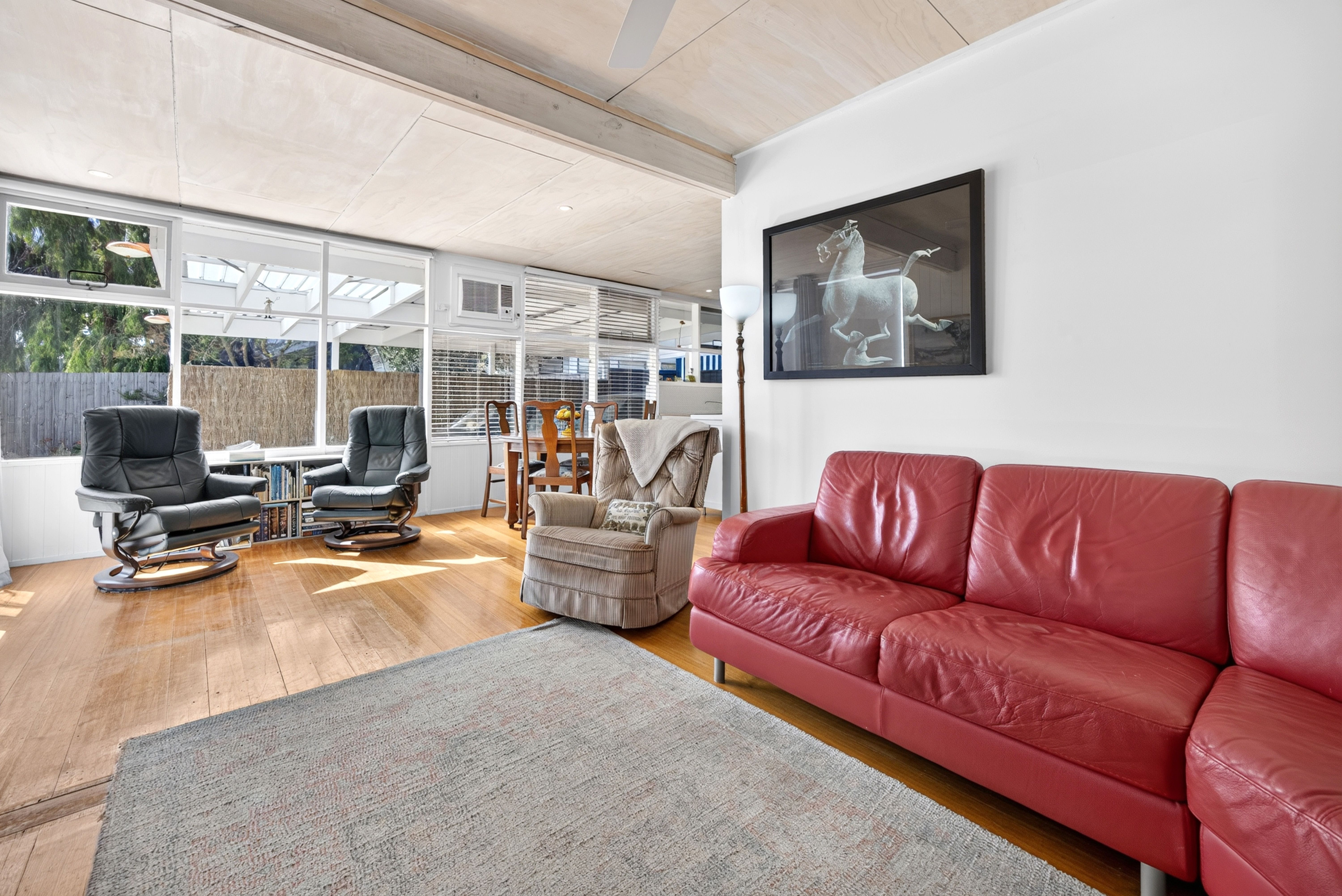 1/3 Lawson Crescent — photo 9 of 22