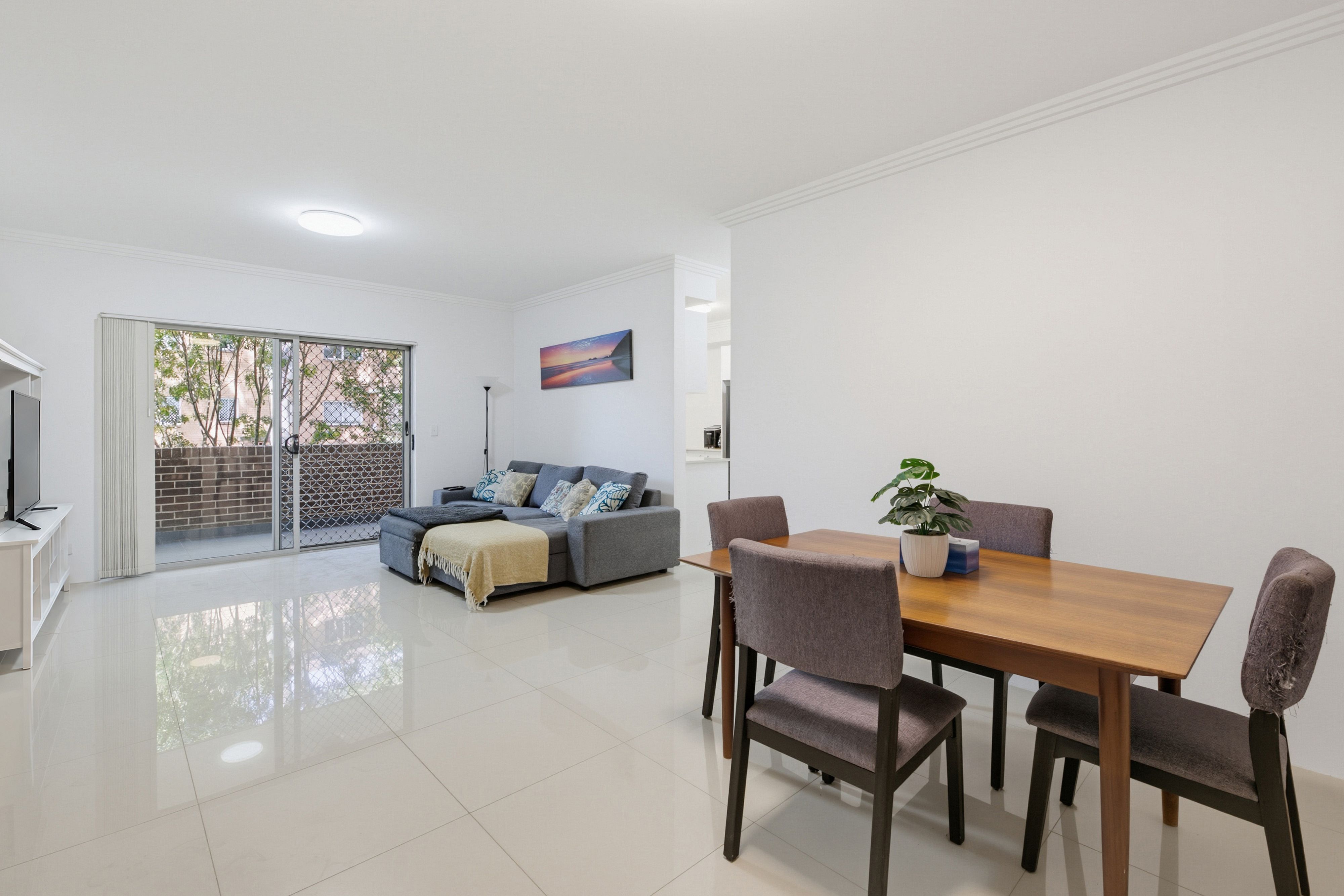 2/61-65 Cairds Avenue — photo 3 of 8