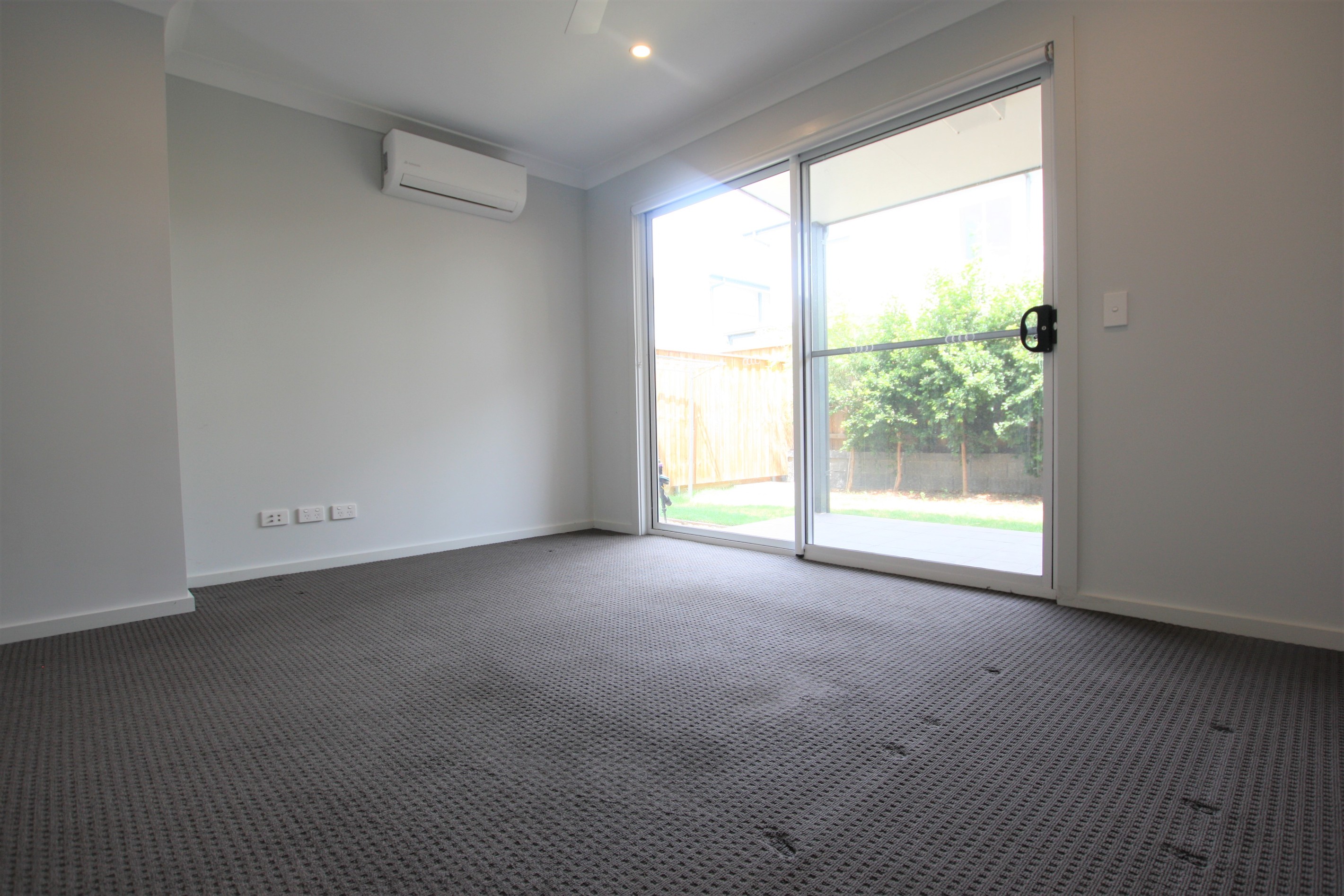 18/52A Atlantic Boulevard, Glenfield, NSW 2167