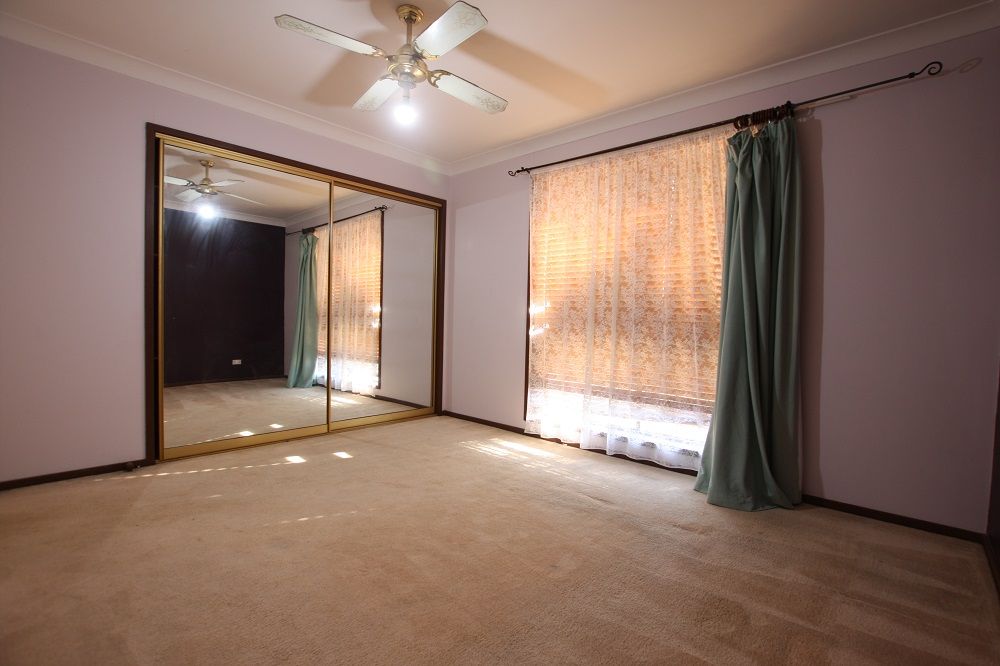 5 Menus Place, Rosemeadow, NSW 2560