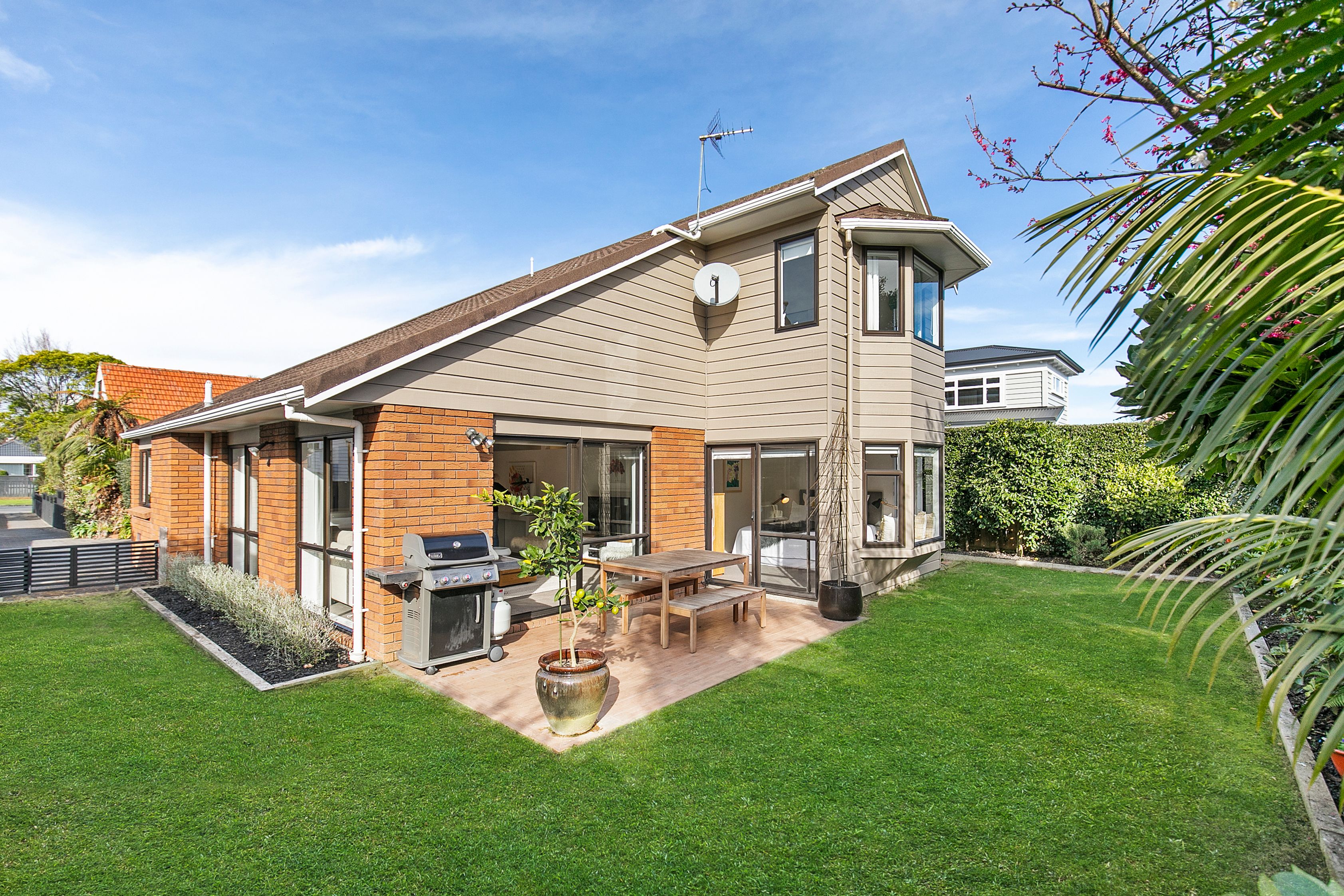 2/15 Queensway, Three Kings, Auckland City