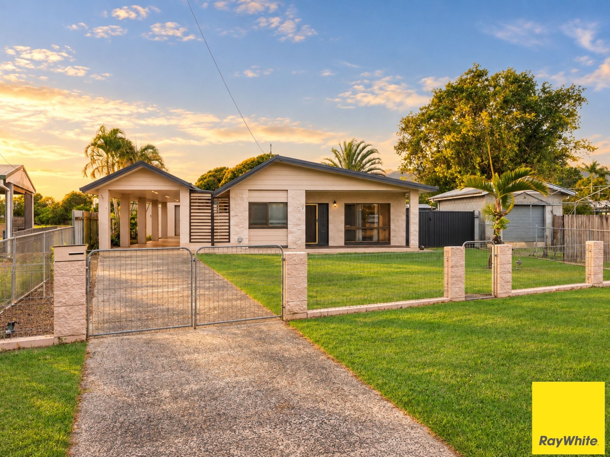 7 Whittaker Close — photo 3 of 30