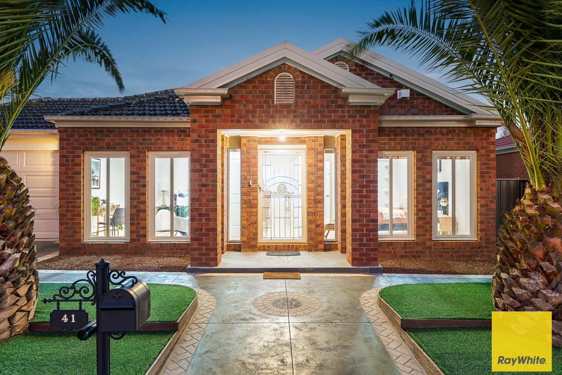 41 Dobell Crescent, Caroline Springs, VIC 3023