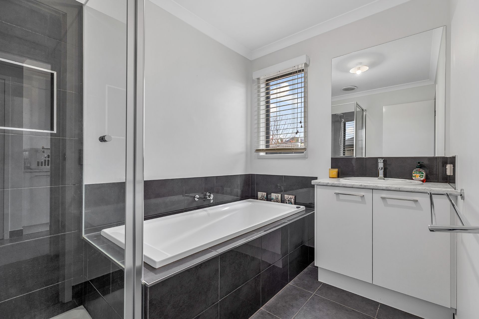 27 Wisteria Street — photo 14 of 23