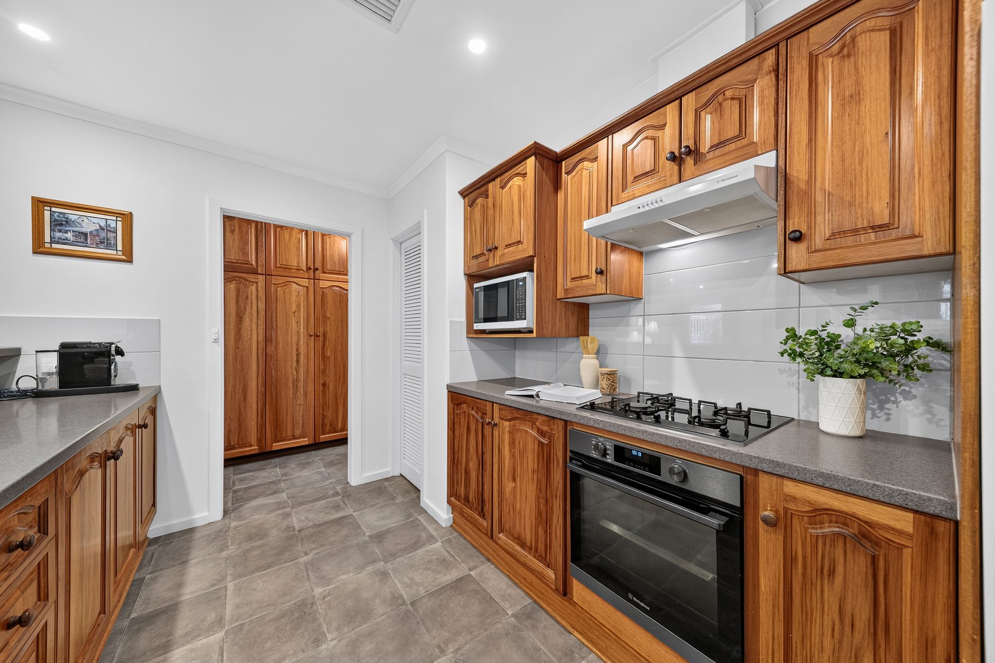 6 McDiarmid Avenue — photo 6 of 24
