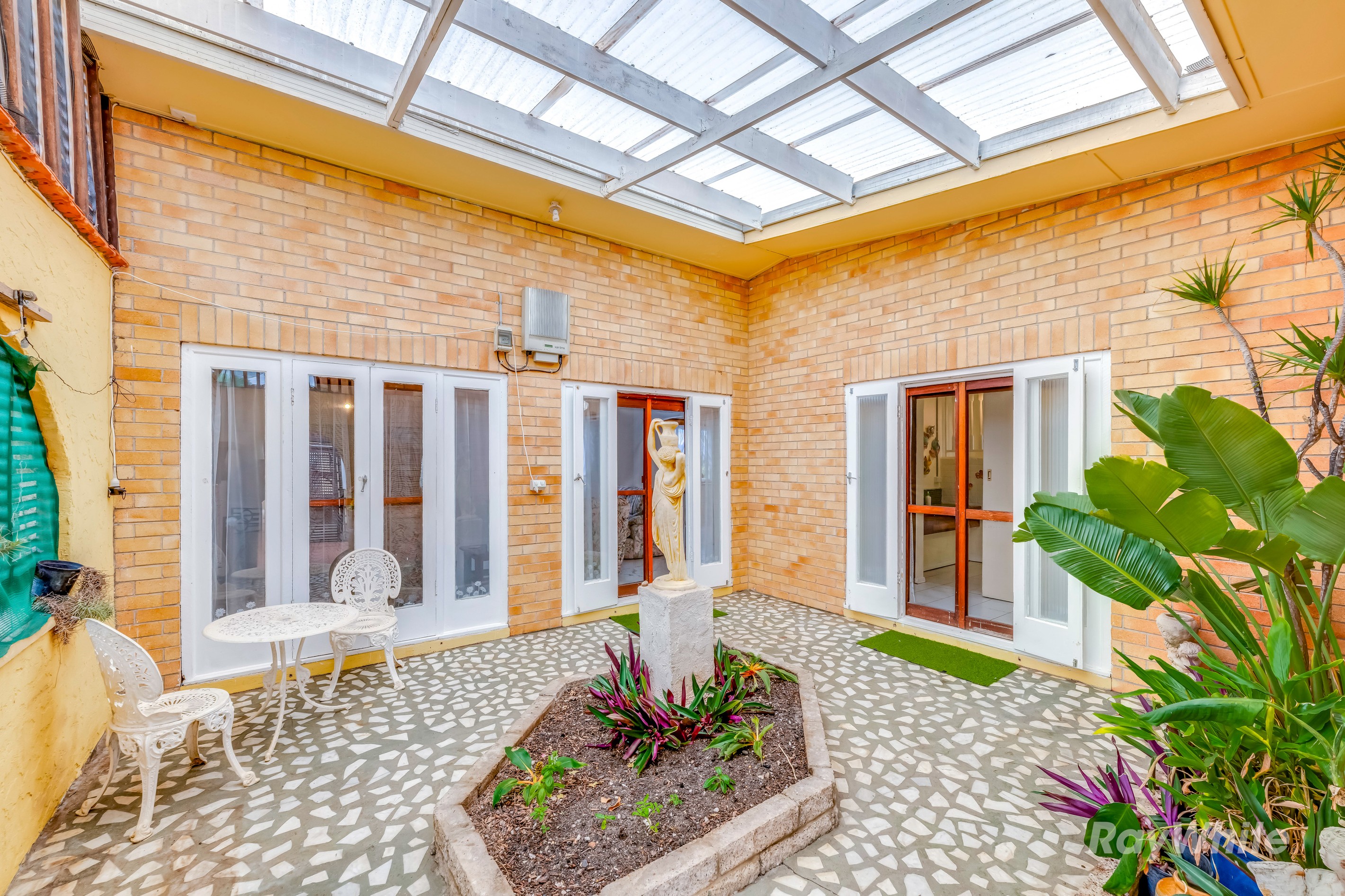 12 Dunn Road, Avenell Heights, QLD 4670