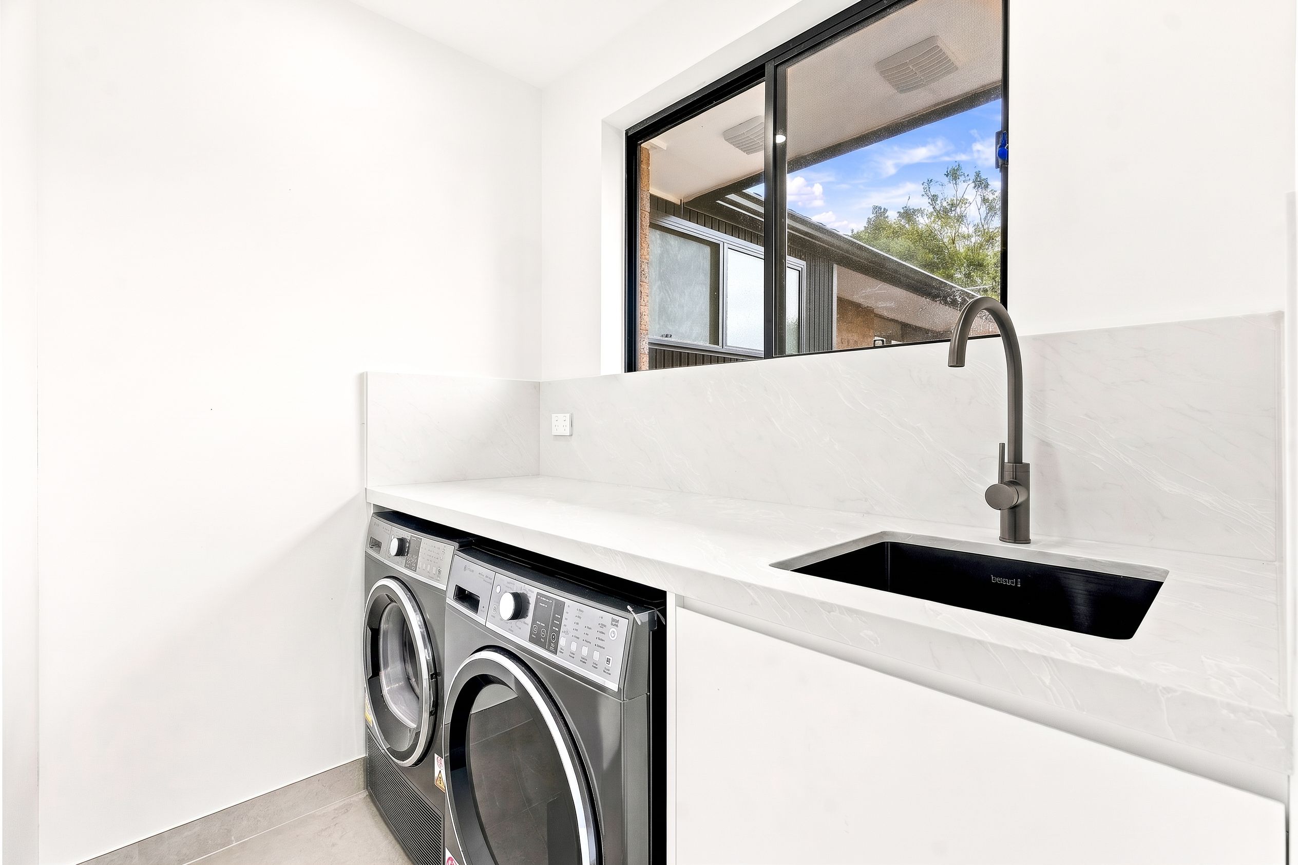 5 Mccartney Crescent — photo 10 of 21