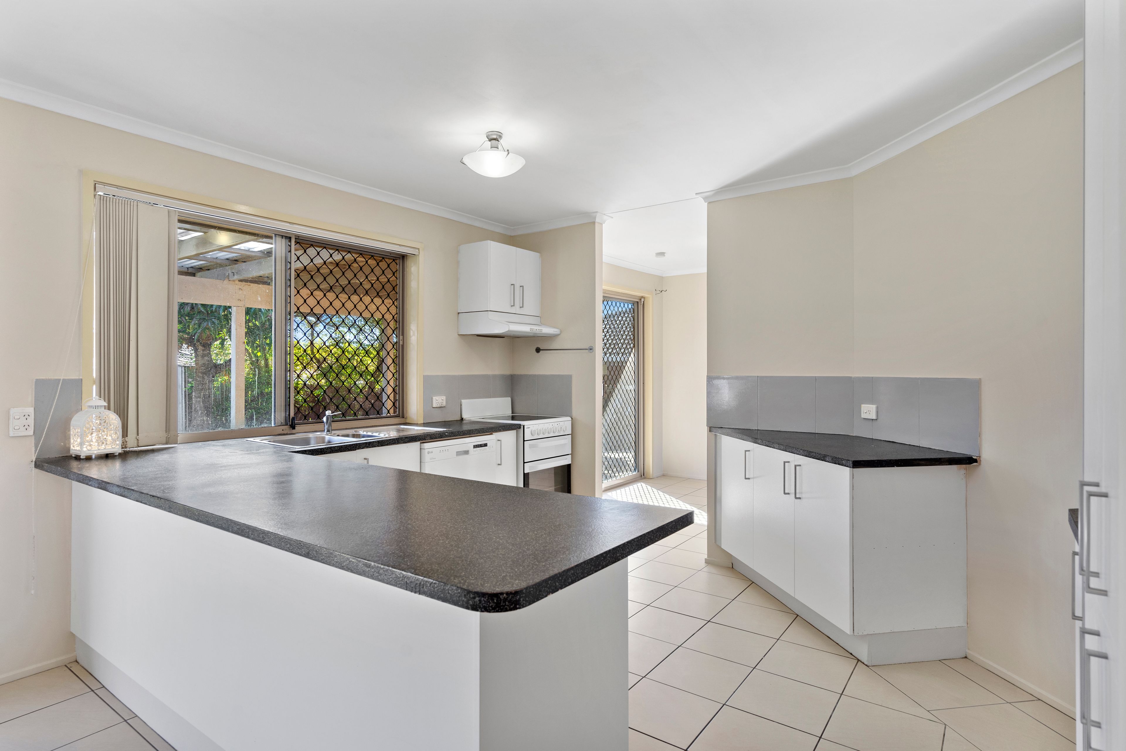 15 Mooloolah Court, Hillcrest, QLD 4118