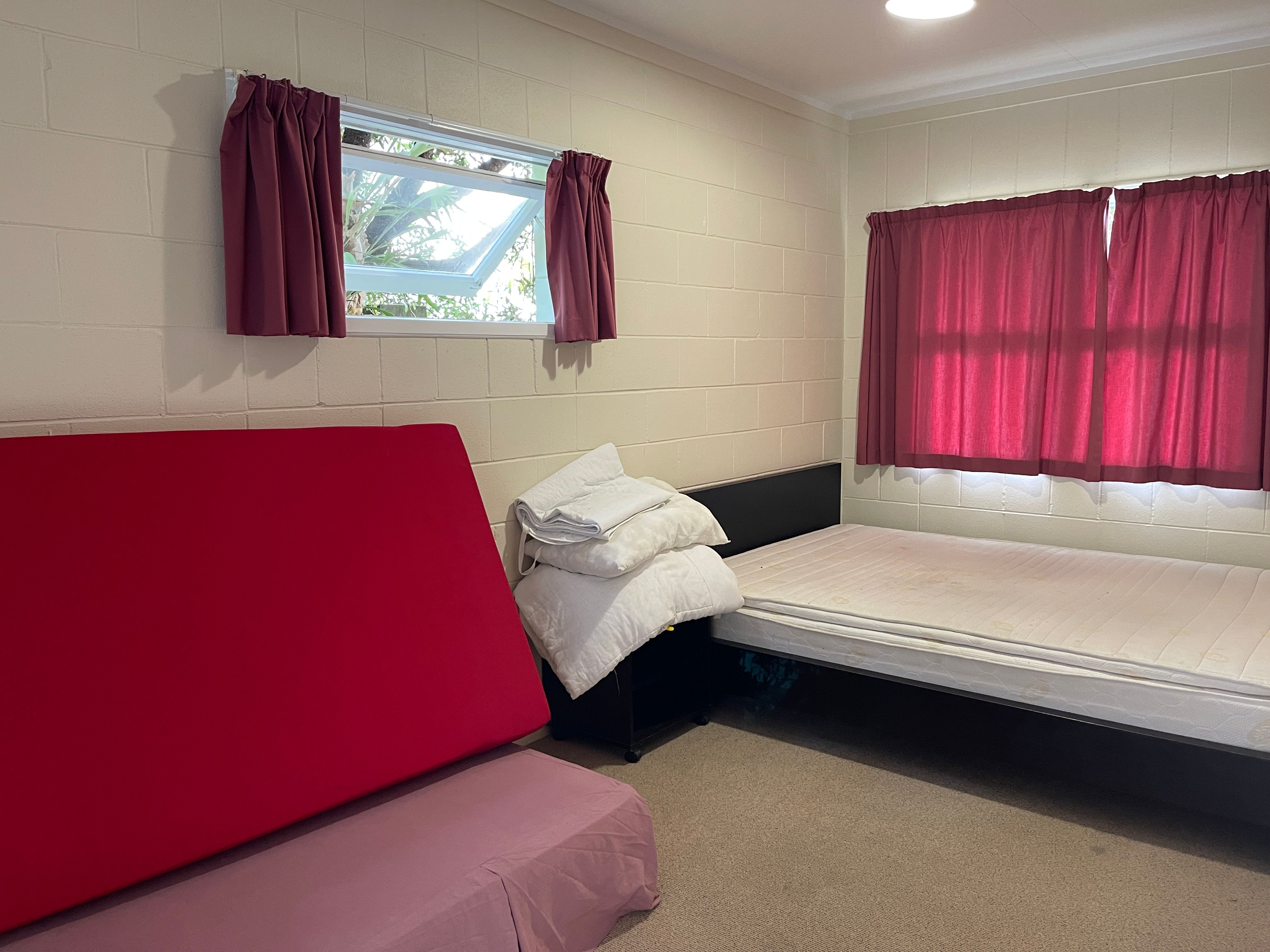 Fully furnished on West End! 5