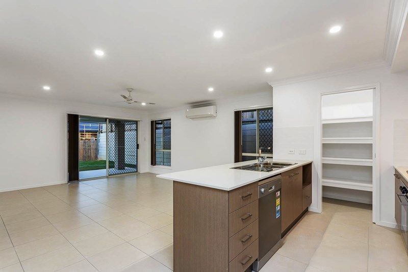 14 Acacia Place — photo 3 of 11