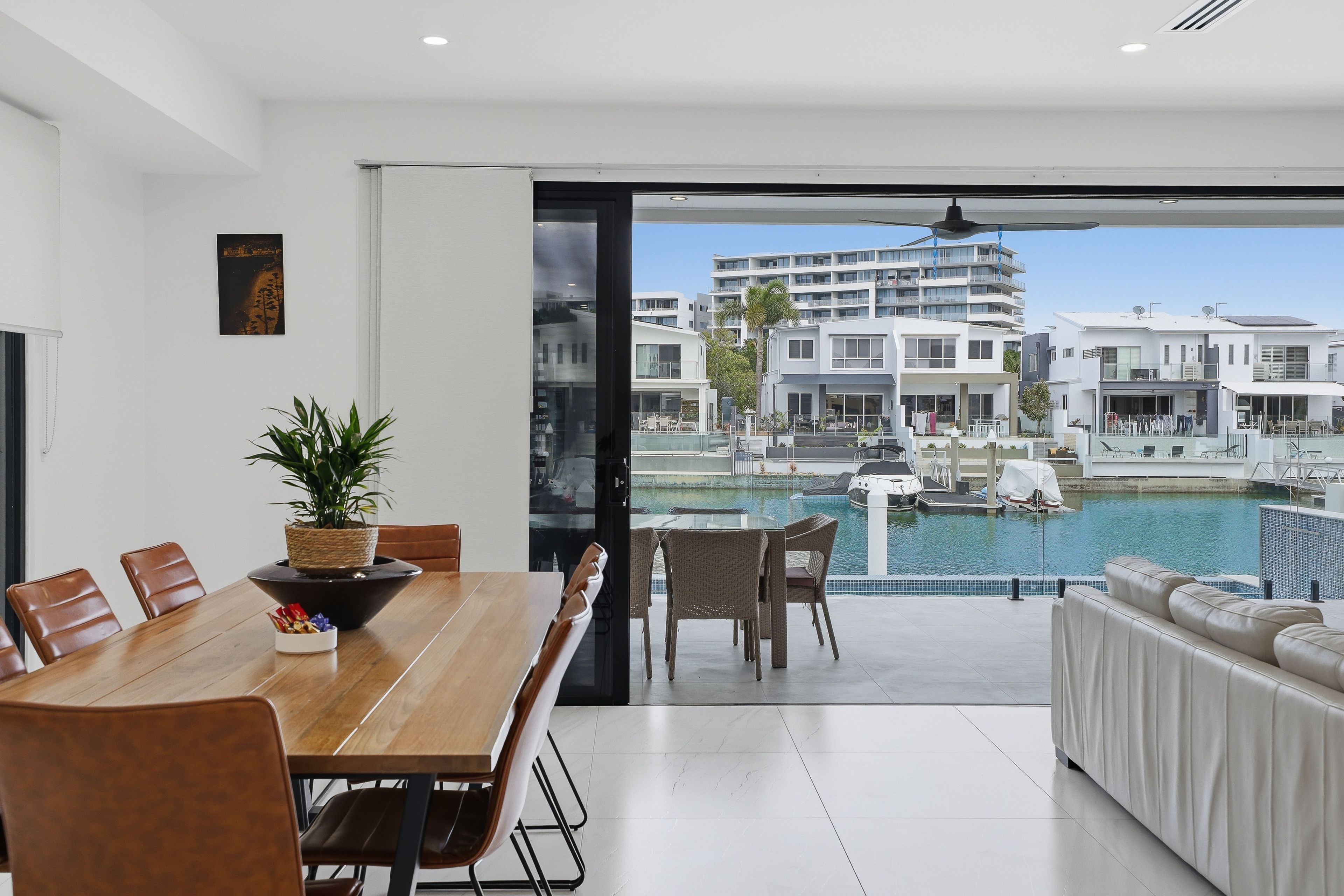 2/10 Middle Quay Drive — photo 7 of 30