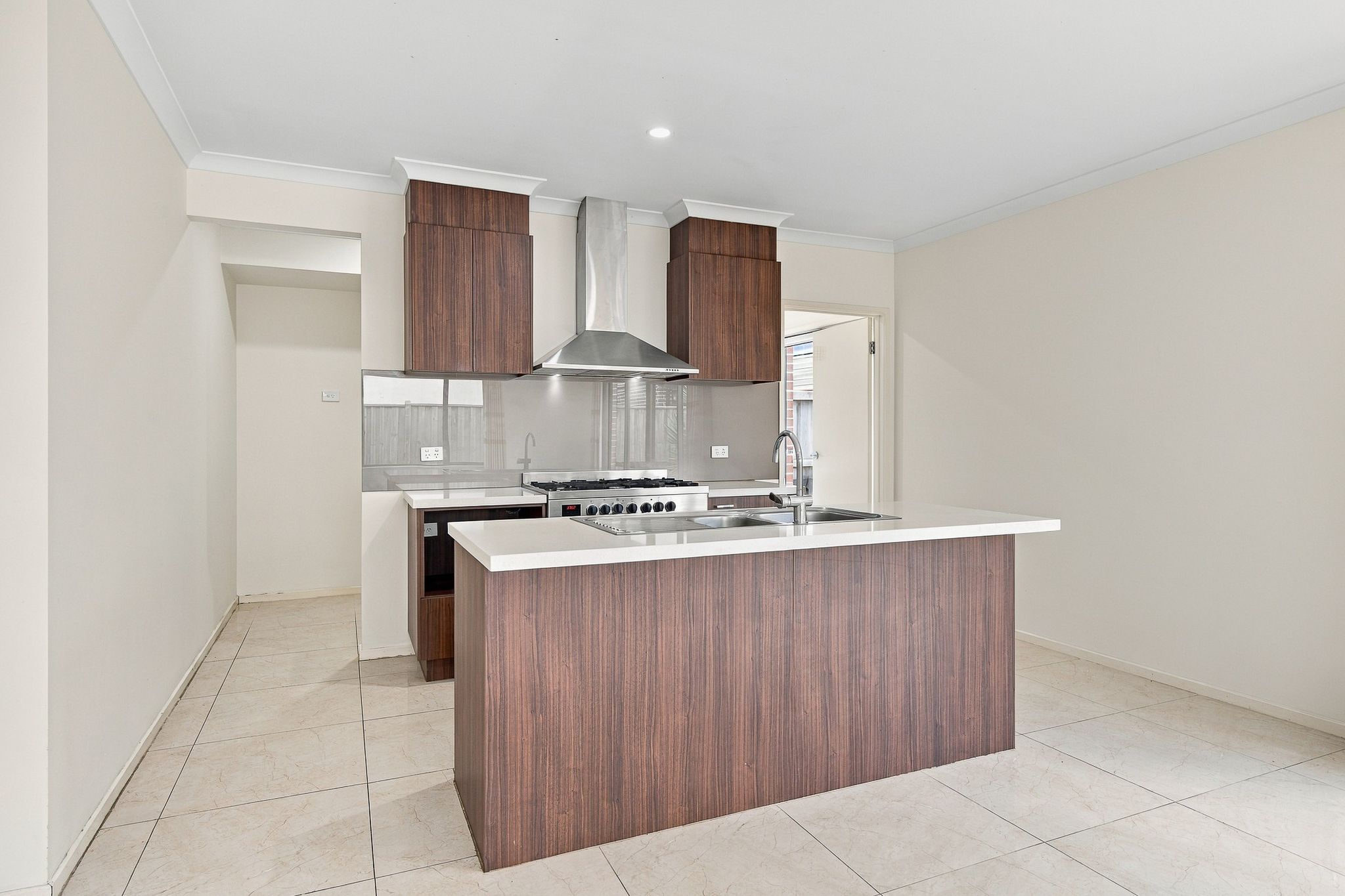 242 Duff Street — photo 4 of 19